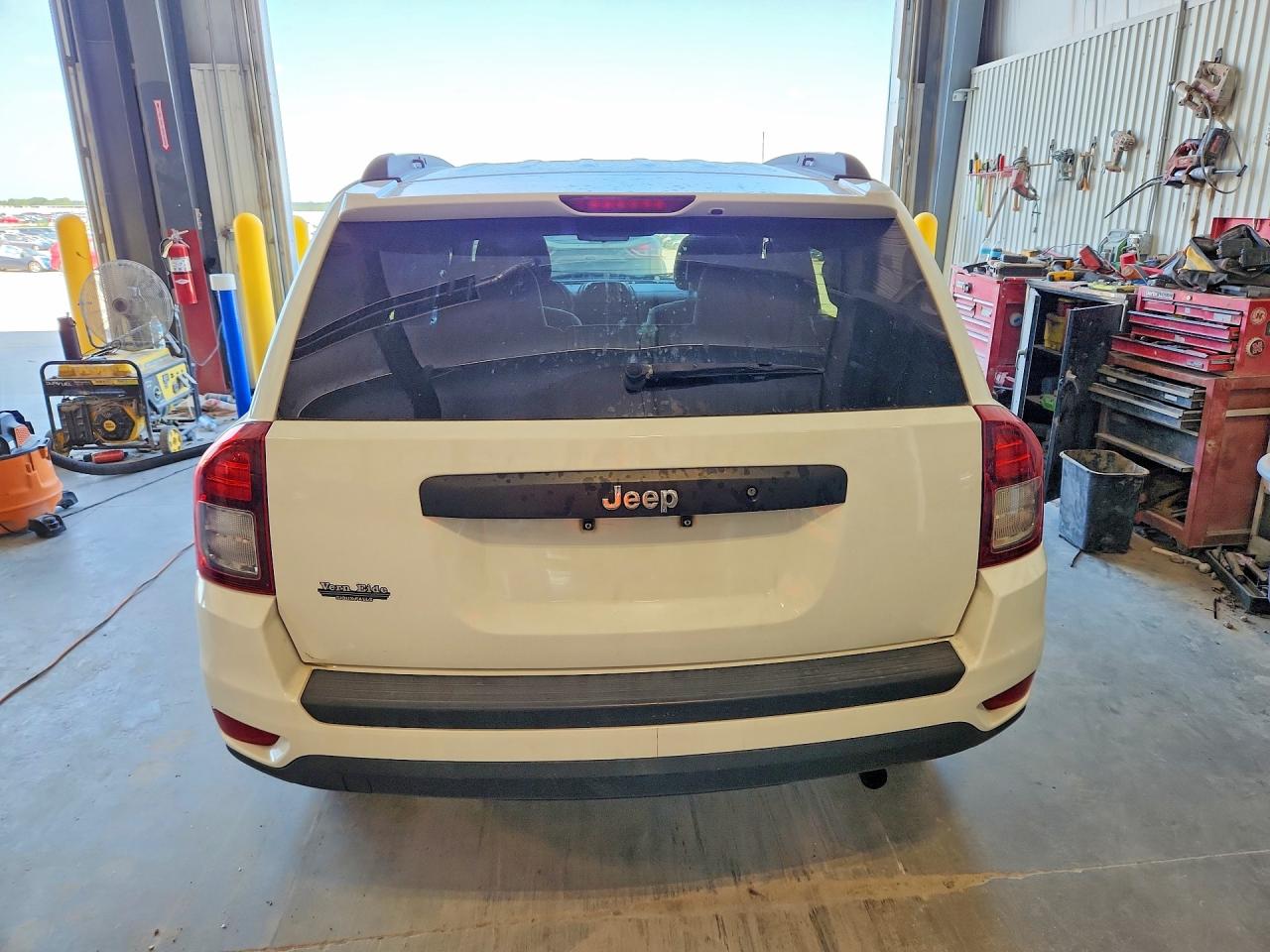 2014 Jeep Compass Sport White vin: 1C4NJCBA8ED790223