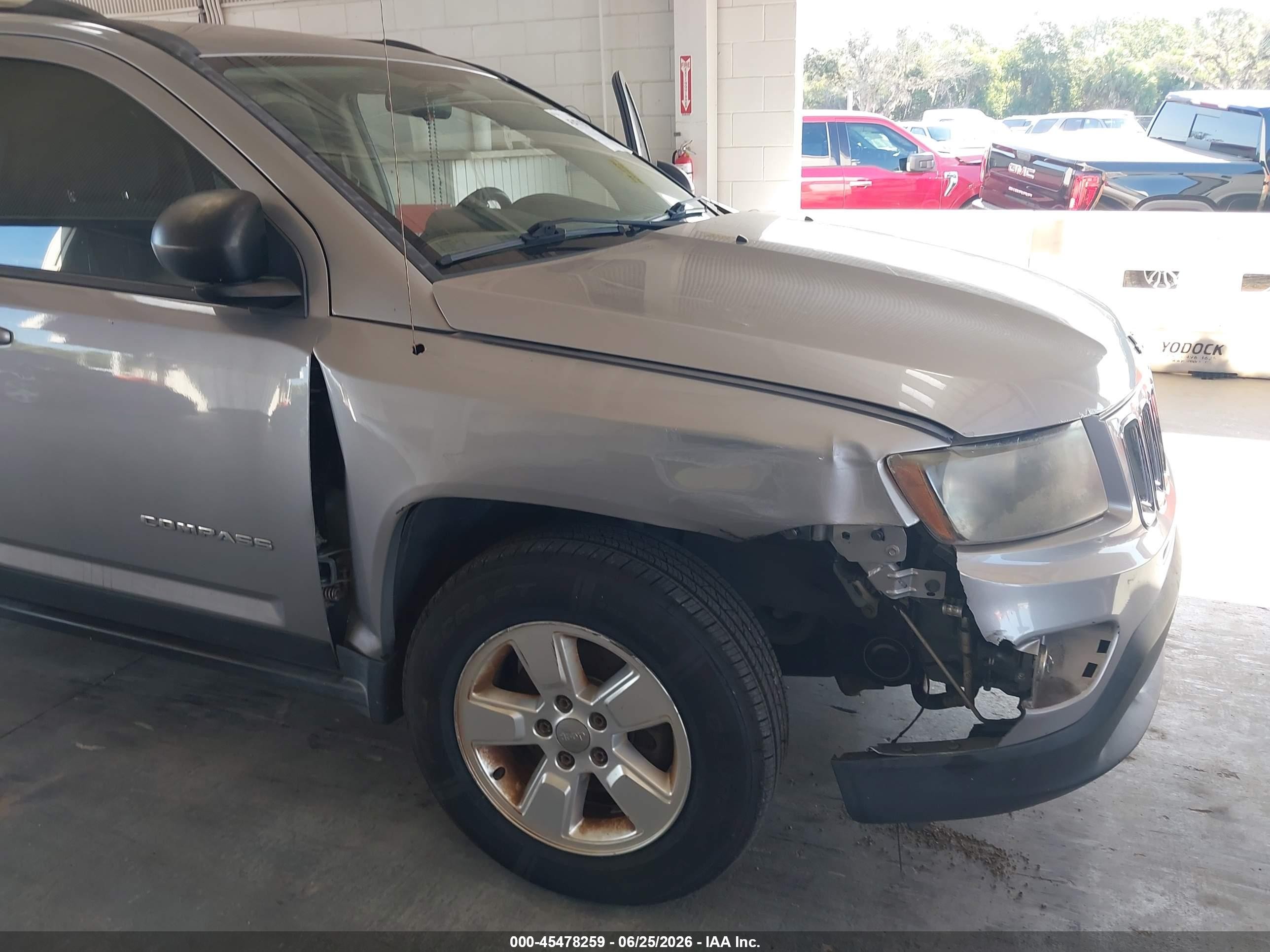 2014 Jeep Compass Sport Silver vin: 1C4NJCBA8ED882609