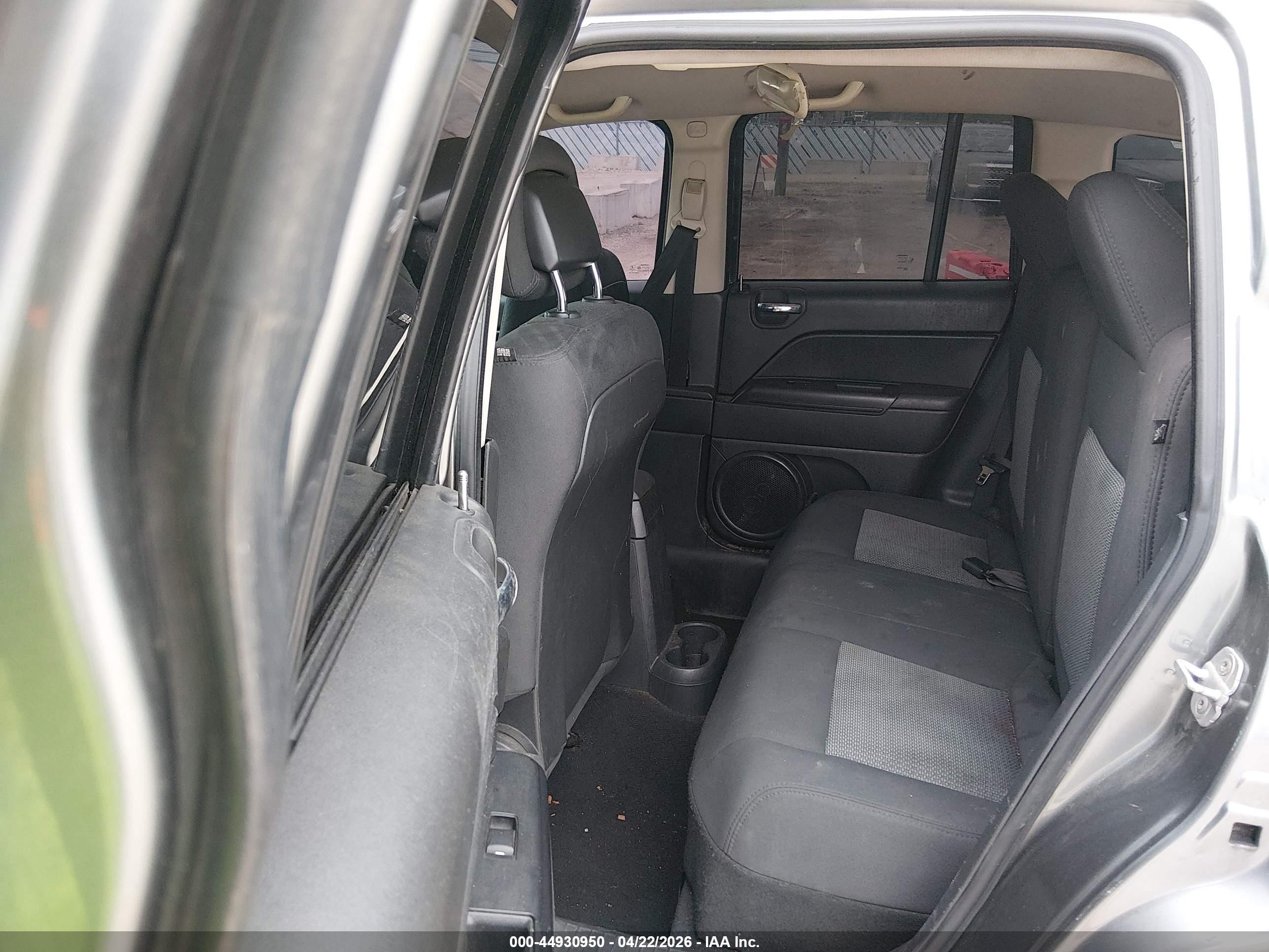 2014 Jeep Compass Sport Silver vin: 1C4NJCBA9ED547956