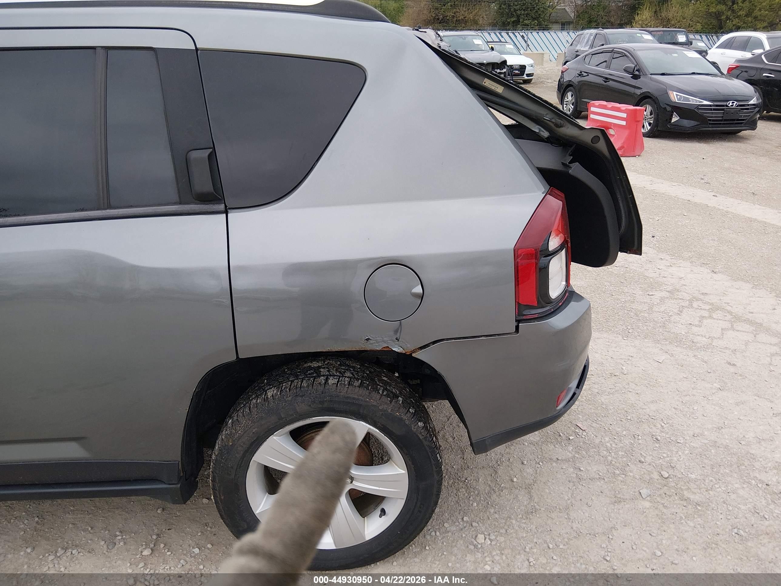 2014 Jeep Compass Sport Silver vin: 1C4NJCBA9ED547956