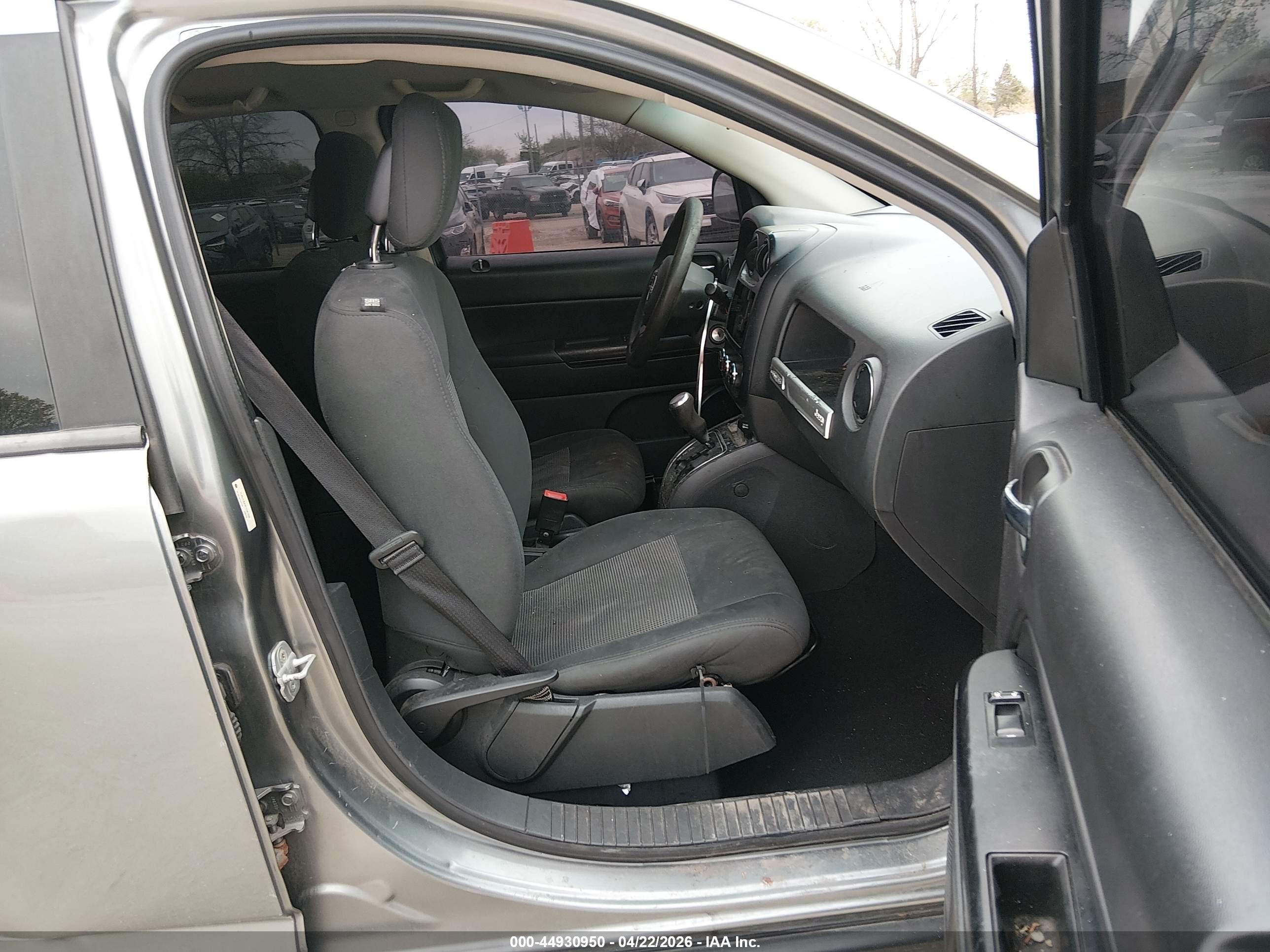 2014 Jeep Compass Sport Silver vin: 1C4NJCBA9ED547956