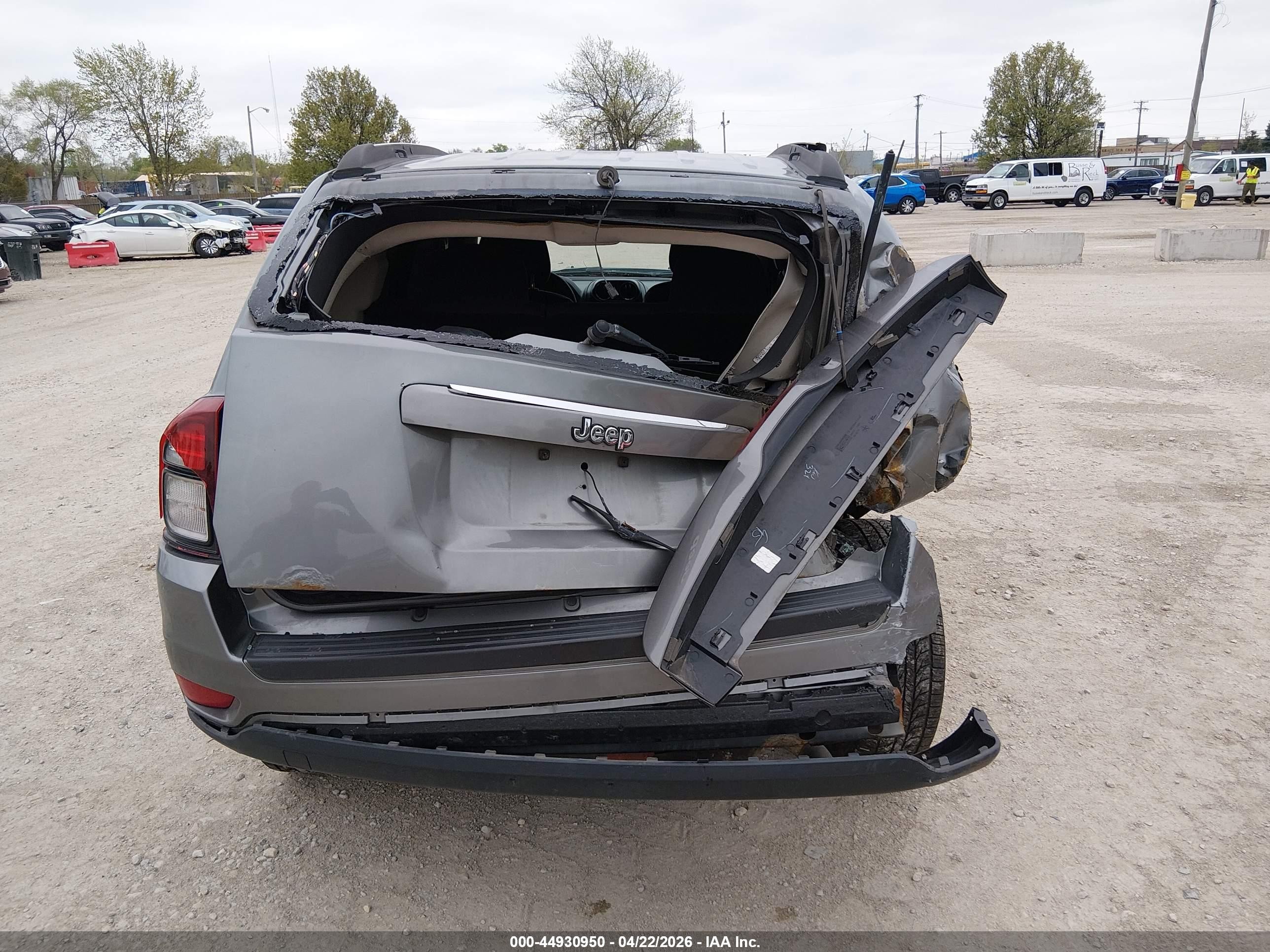 2014 Jeep Compass Sport Silver vin: 1C4NJCBA9ED547956