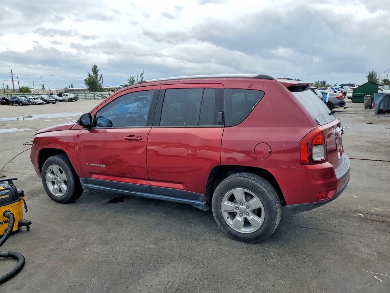 2015 Jeep Compass Sport Red vin: 1C4NJCBA9FD262420