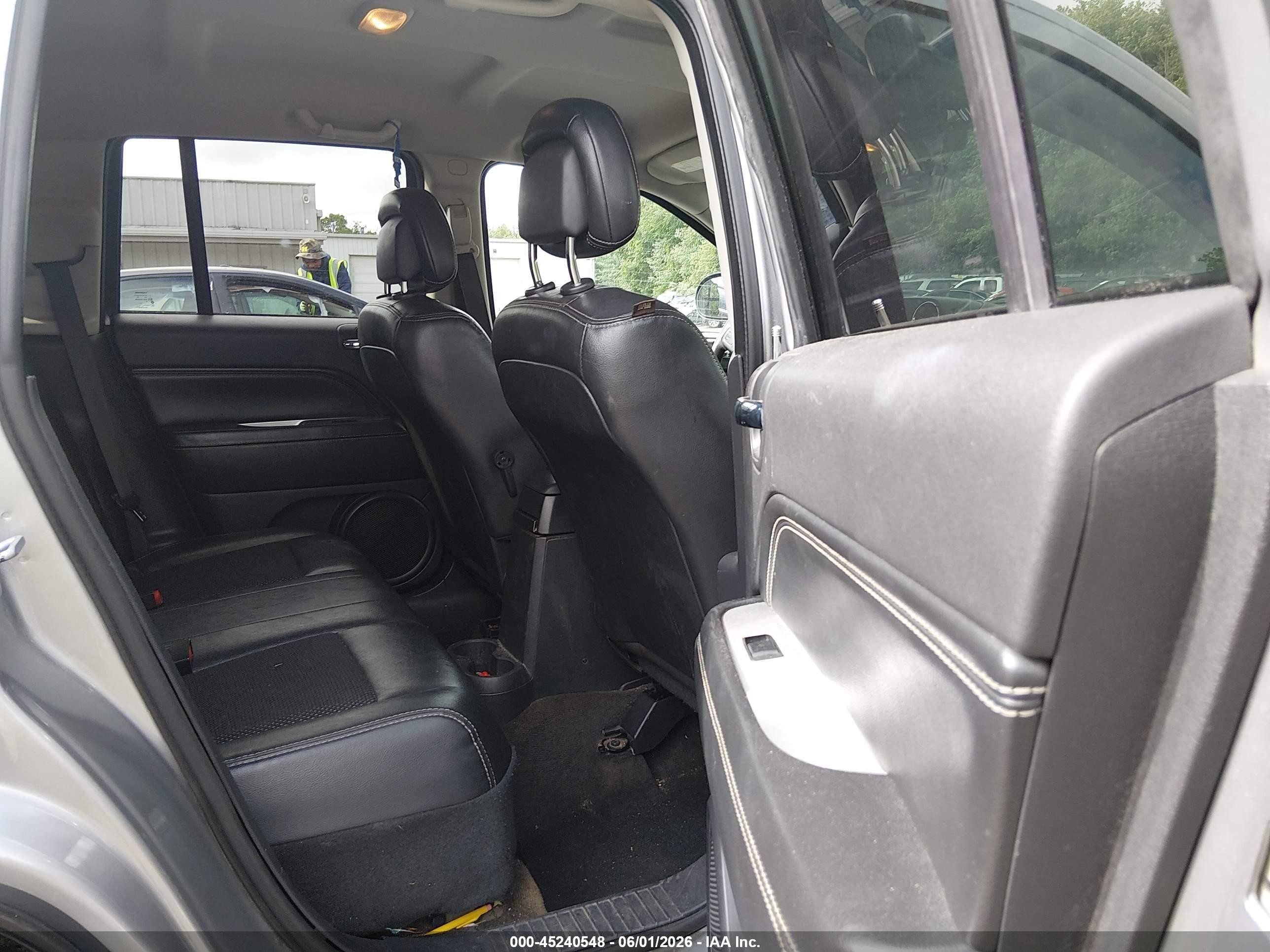 2016 Jeep Compass Sport Silver vin: 1C4NJCBA9GD720815
