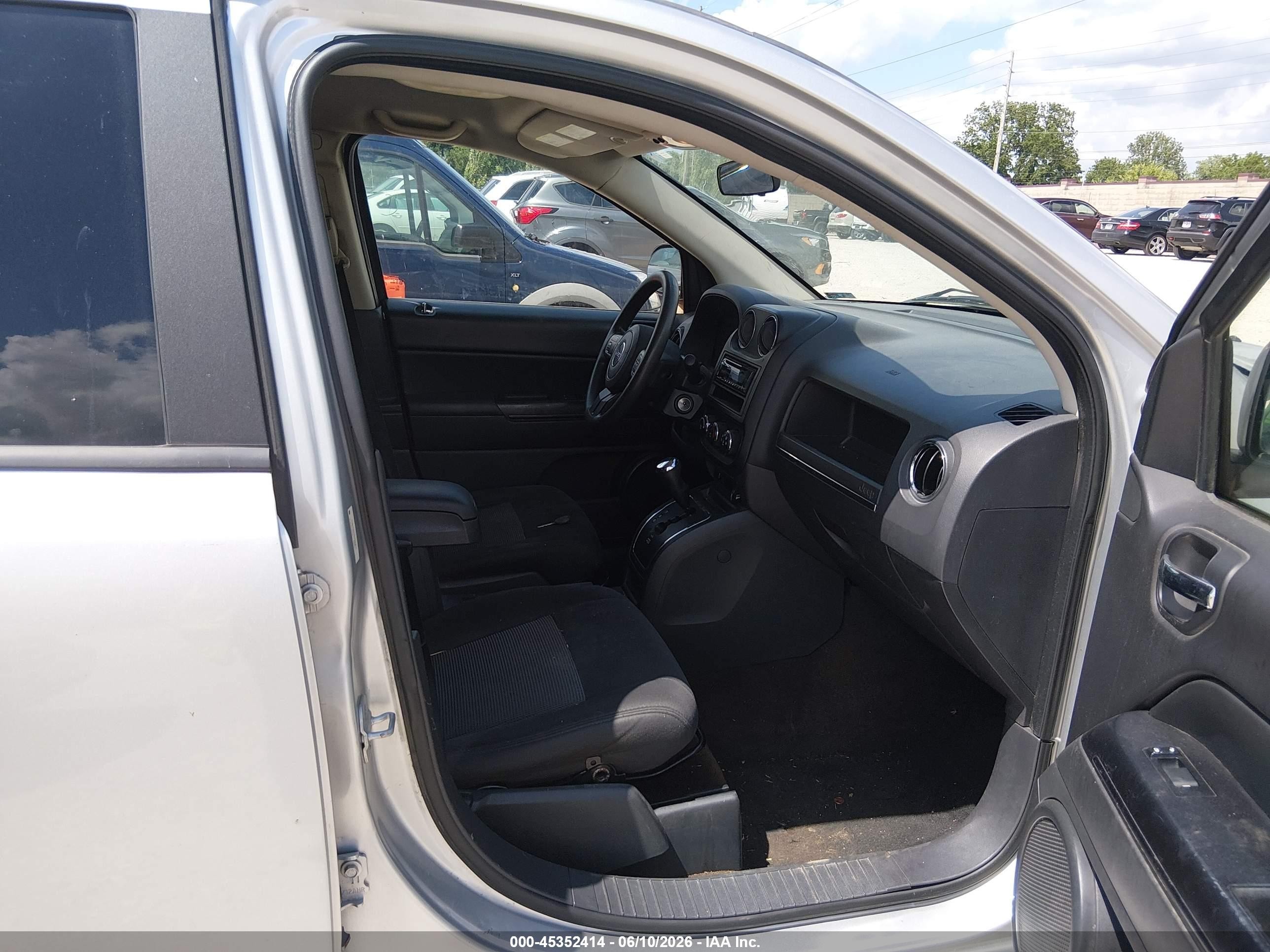 2013 Jeep Compass Sport Silver vin: 1C4NJCBAXDD245817