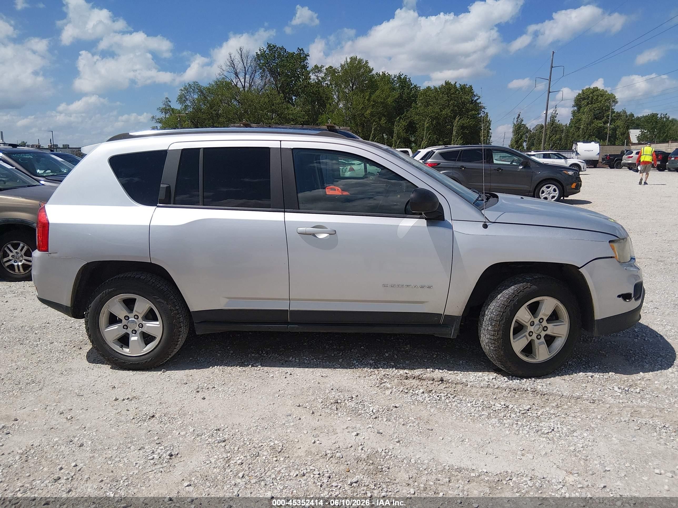 2013 Jeep Compass Sport Silver vin: 1C4NJCBAXDD245817