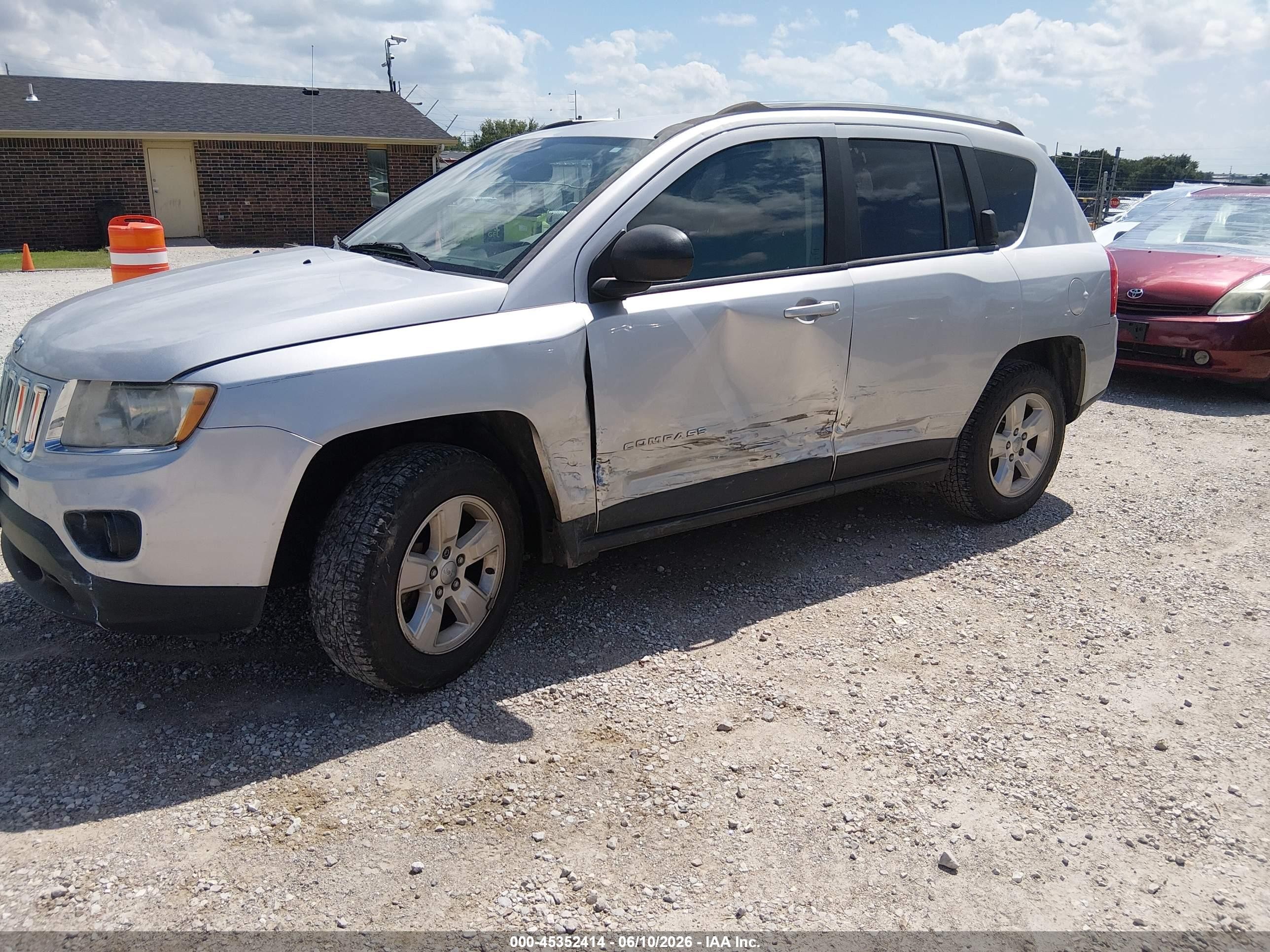 2013 Jeep Compass Sport Silver vin: 1C4NJCBAXDD245817