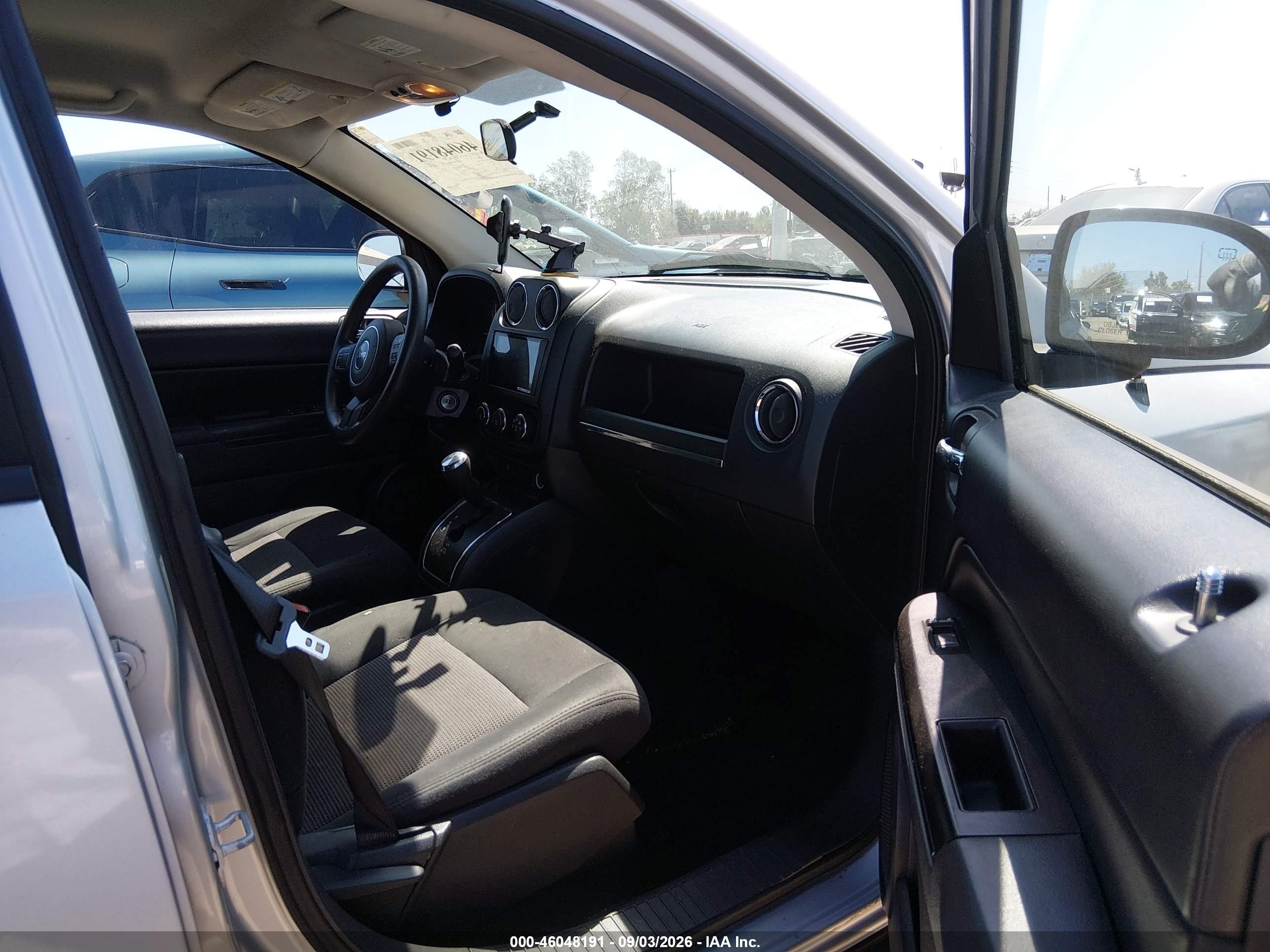 2012 Jeep Compass Sport Серебряный vin: 1C4NJCBB0CD724044