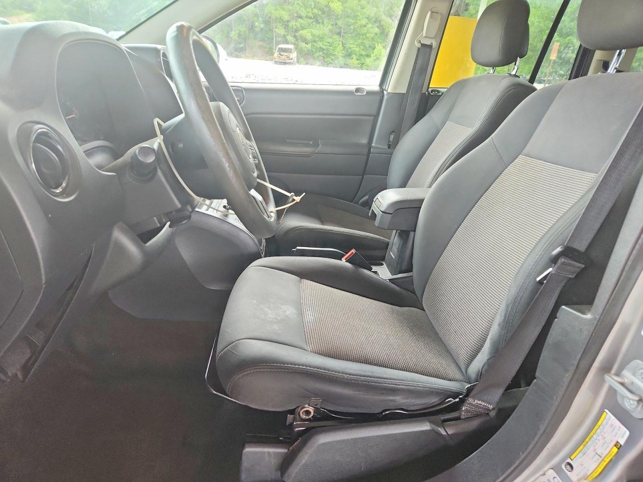2014 Jeep Compass Sport Silver vin: 1C4NJCBB1ED754513