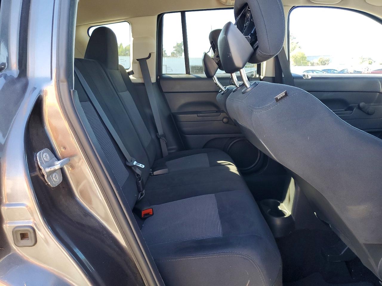 2014 Jeep Compass Sport Серый vin: 1C4NJCBB1ED888079