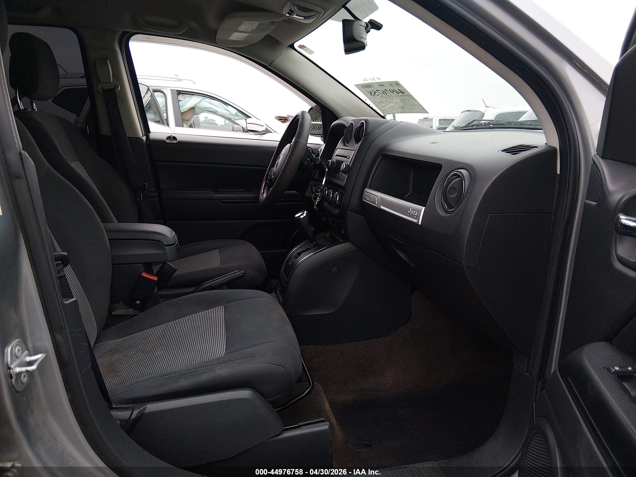 2015 Jeep Compass Sport Silver vin: 1C4NJCBB7FD372892