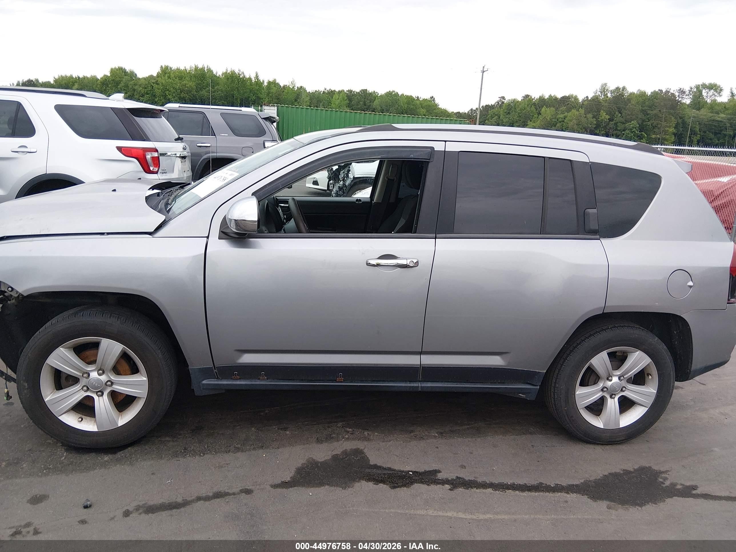 2015 Jeep Compass Sport Silver vin: 1C4NJCBB7FD372892
