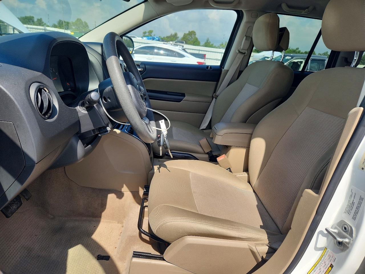 2012 Jeep Compass Sport White vin: 1C4NJCBB8CD639405