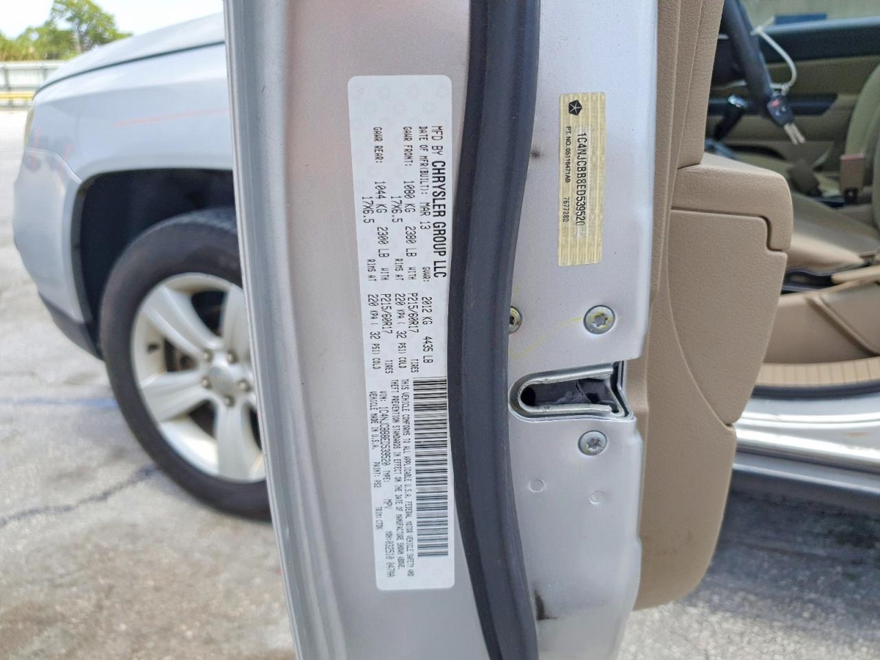 2014 Jeep Compass Sport Silver vin: 1C4NJCBB8ED539520