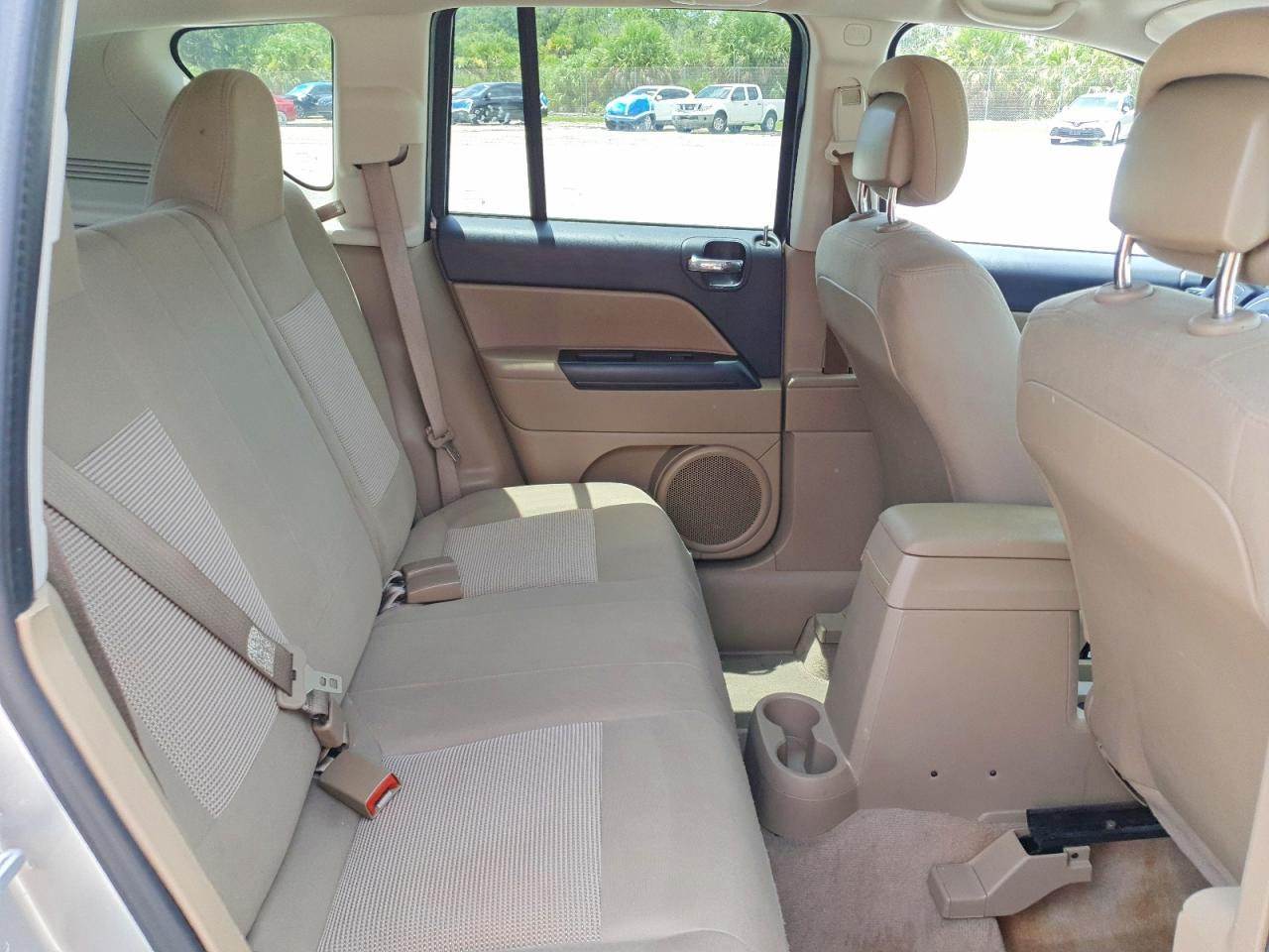 2014 Jeep Compass Sport Silver vin: 1C4NJCBB8ED539520