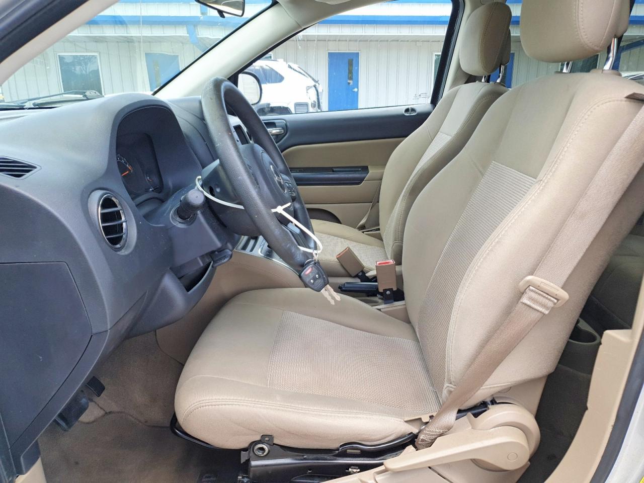 2014 Jeep Compass Sport Silver vin: 1C4NJCBB8ED539520