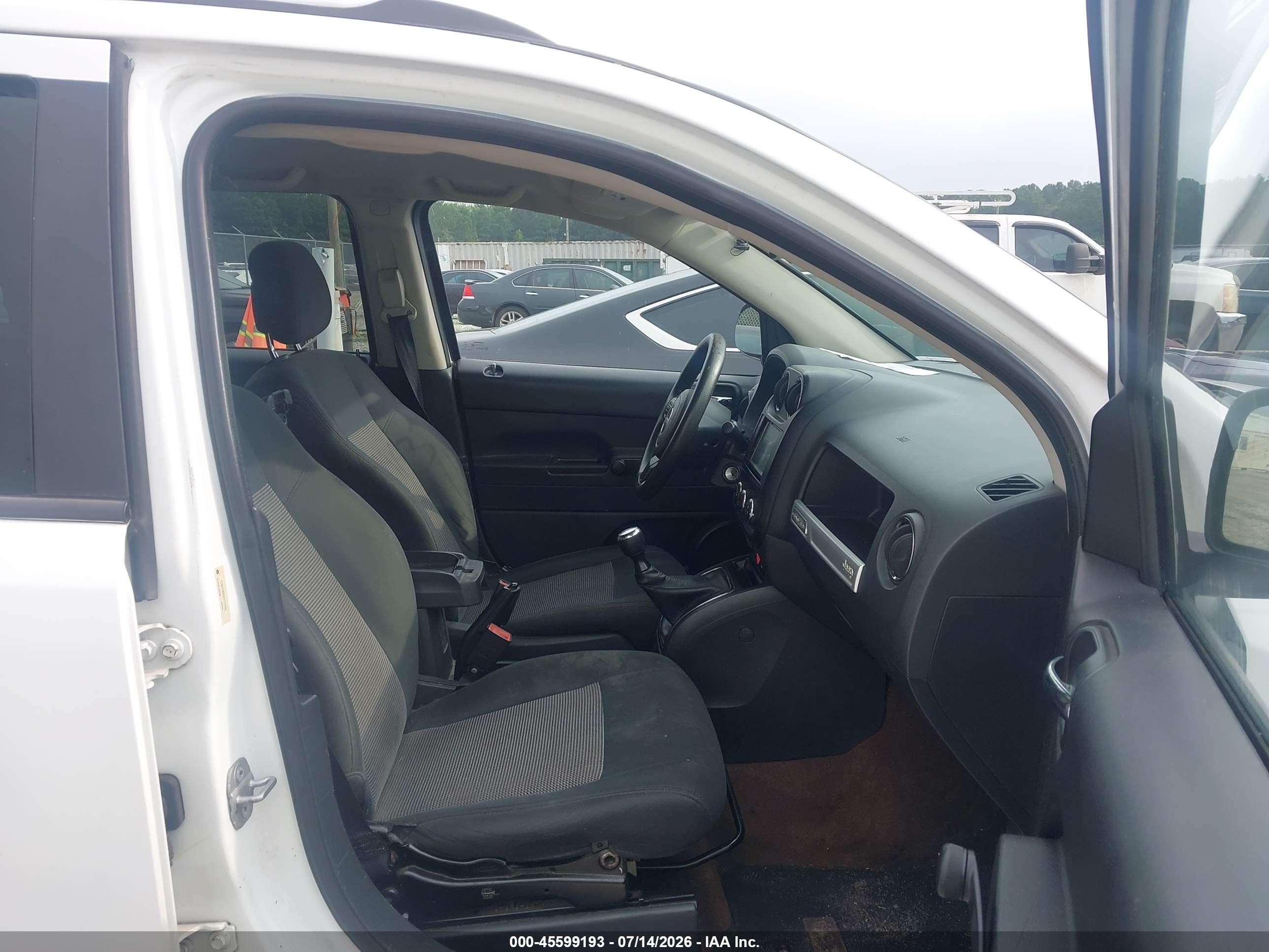2014 Jeep Compass Sport White vin: 1C4NJCBB8ED772555