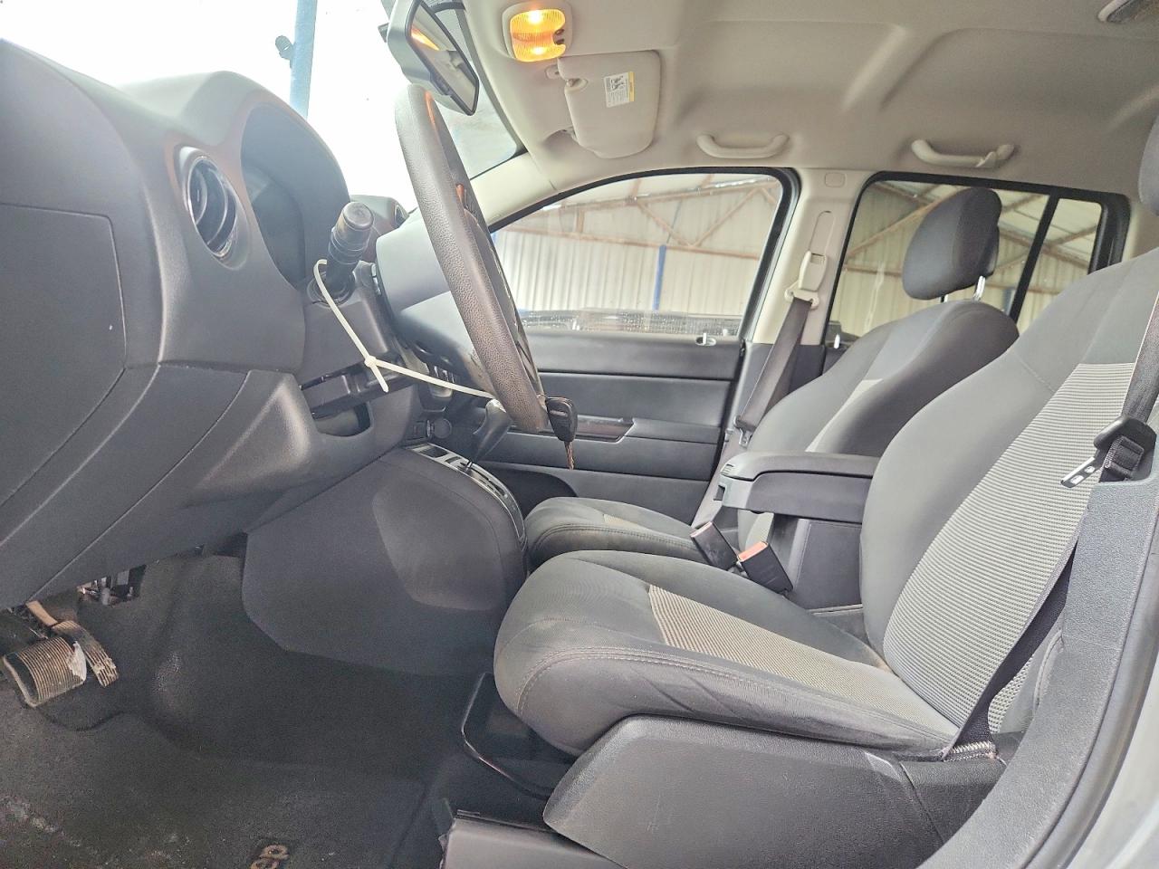 2015 Jeep Compass Sport Silver vin: 1C4NJCBB9FD192216