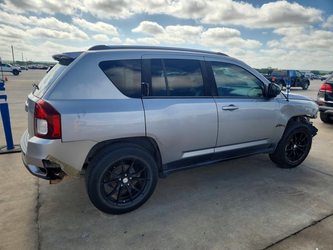 2014 Jeep Compass Sport Silver vin: 1C4NJCBBXED812683