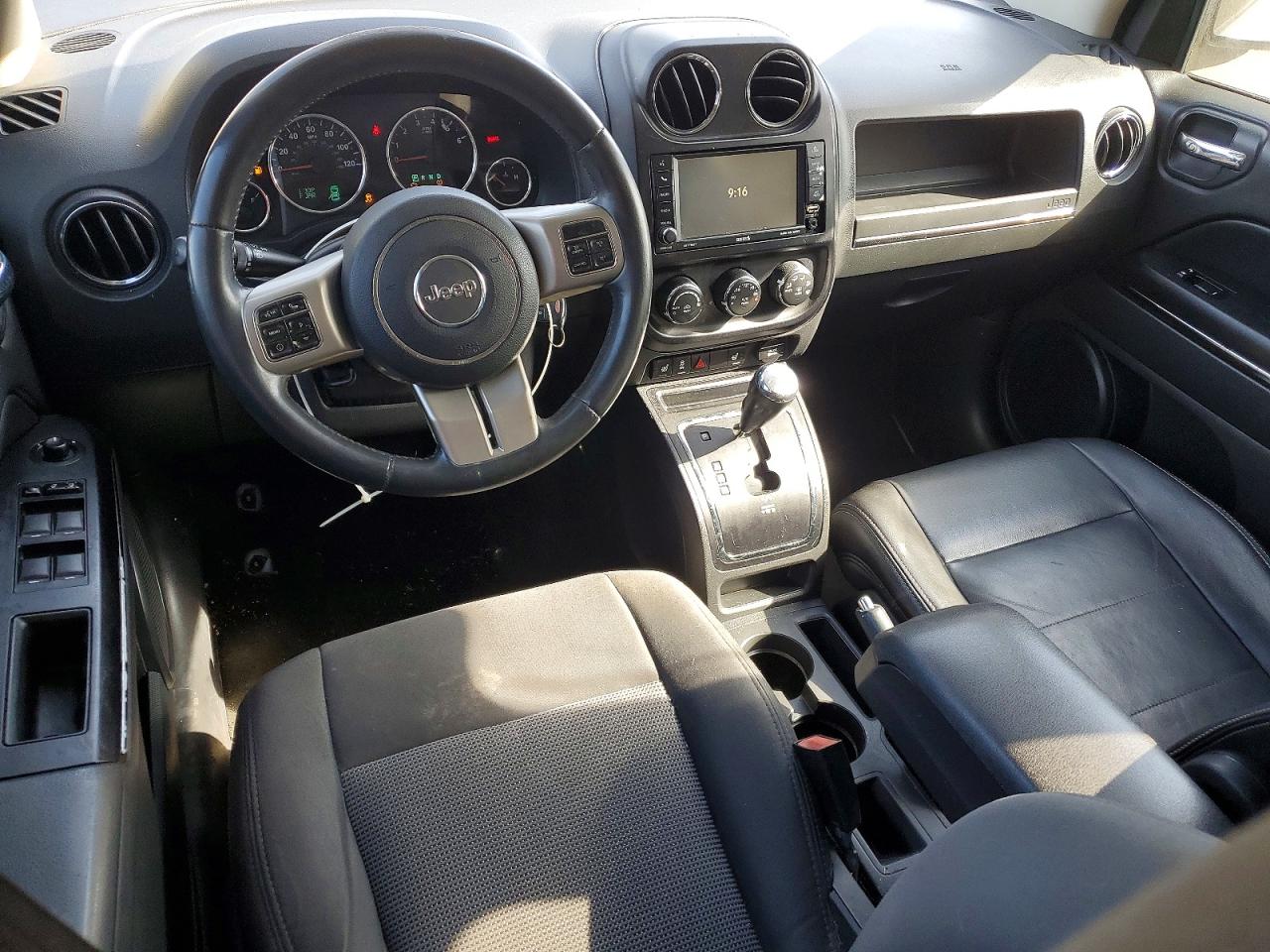 2012 Jeep Commander Limited White vin: 1C4NJCCB5CD634225