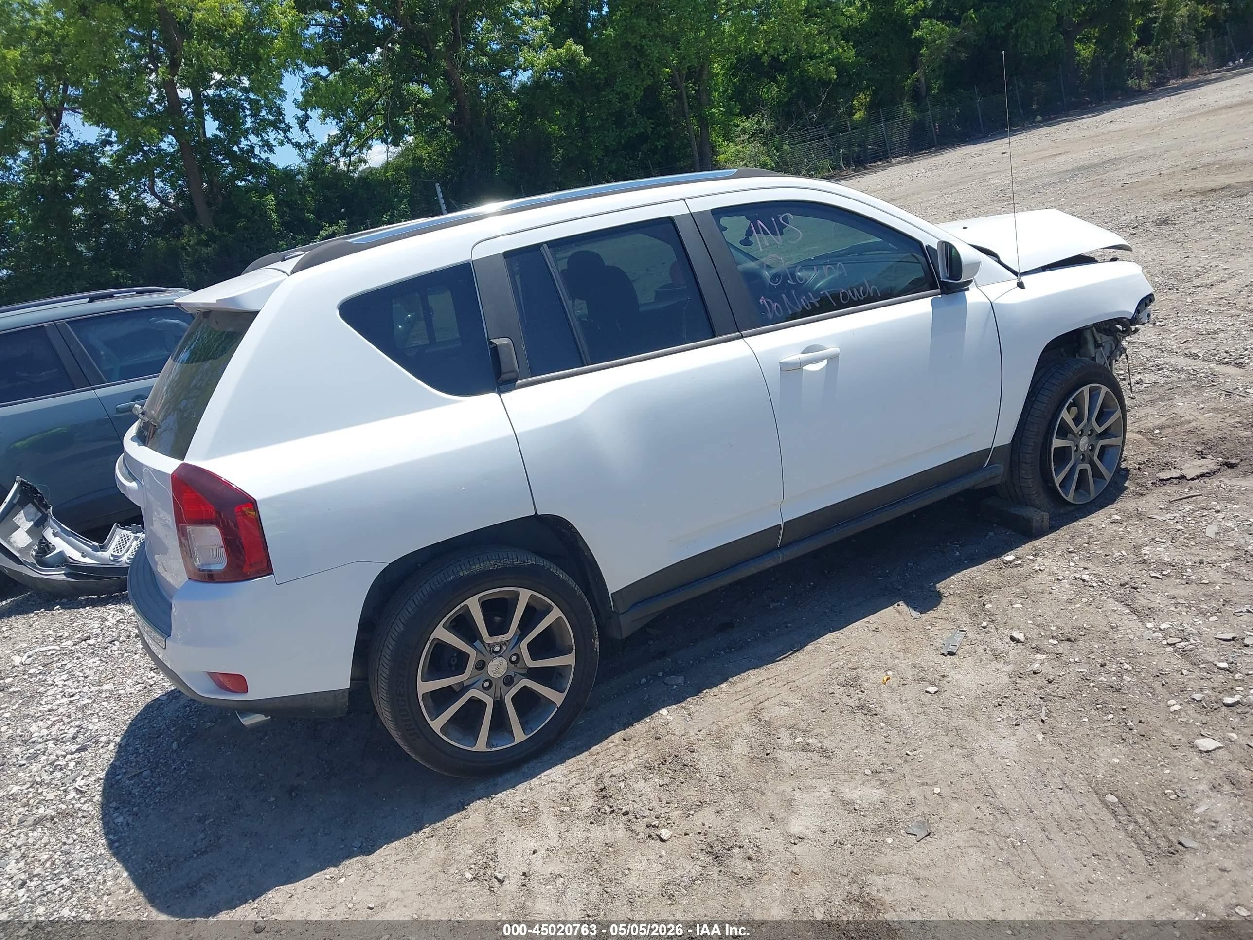 2014 Jeep Compass Limited White vin: 1C4NJCCBXED667109