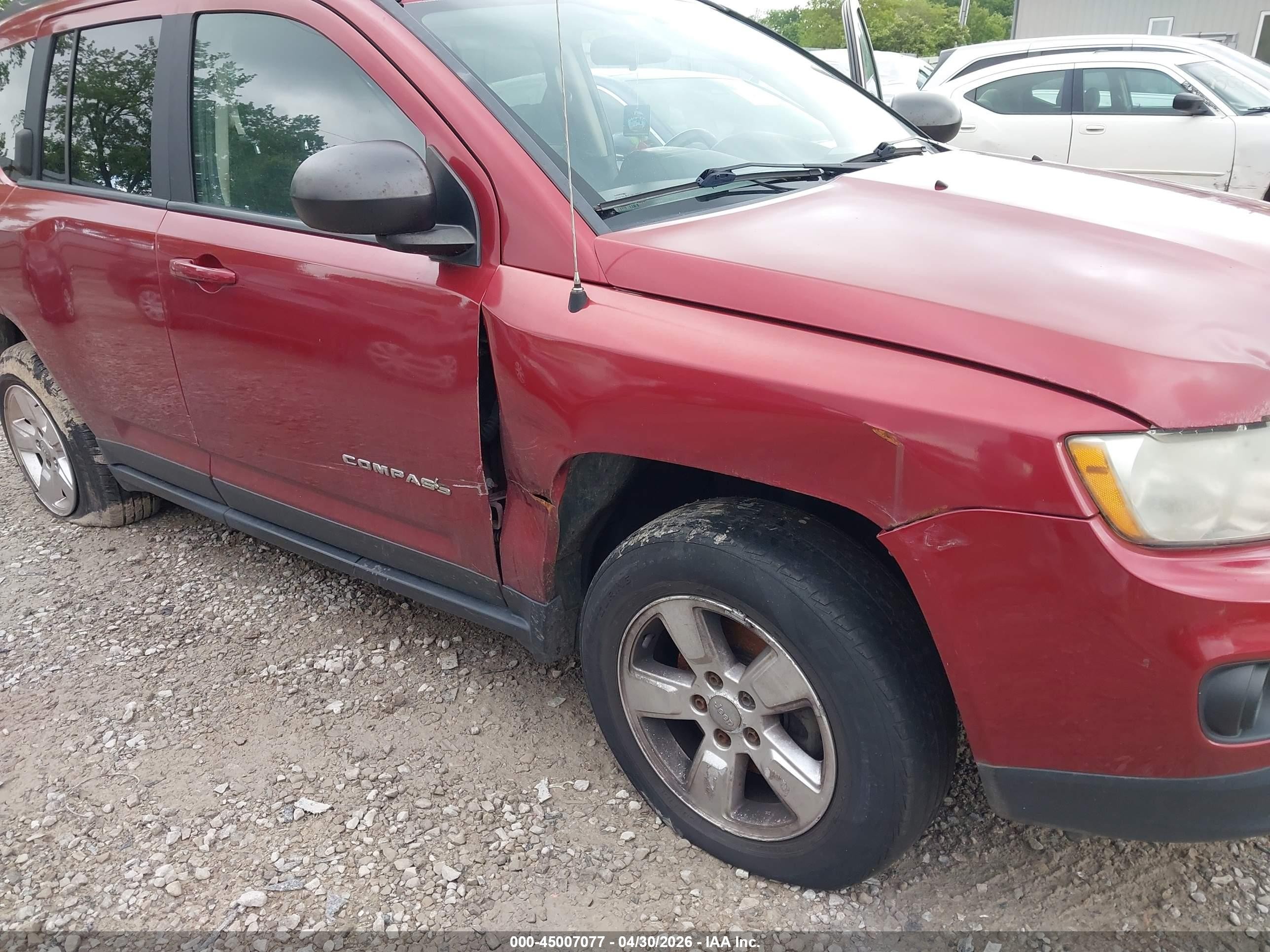 2013 Jeep Compass Latitude Maroon vin: 1C4NJCEA1DD208389
