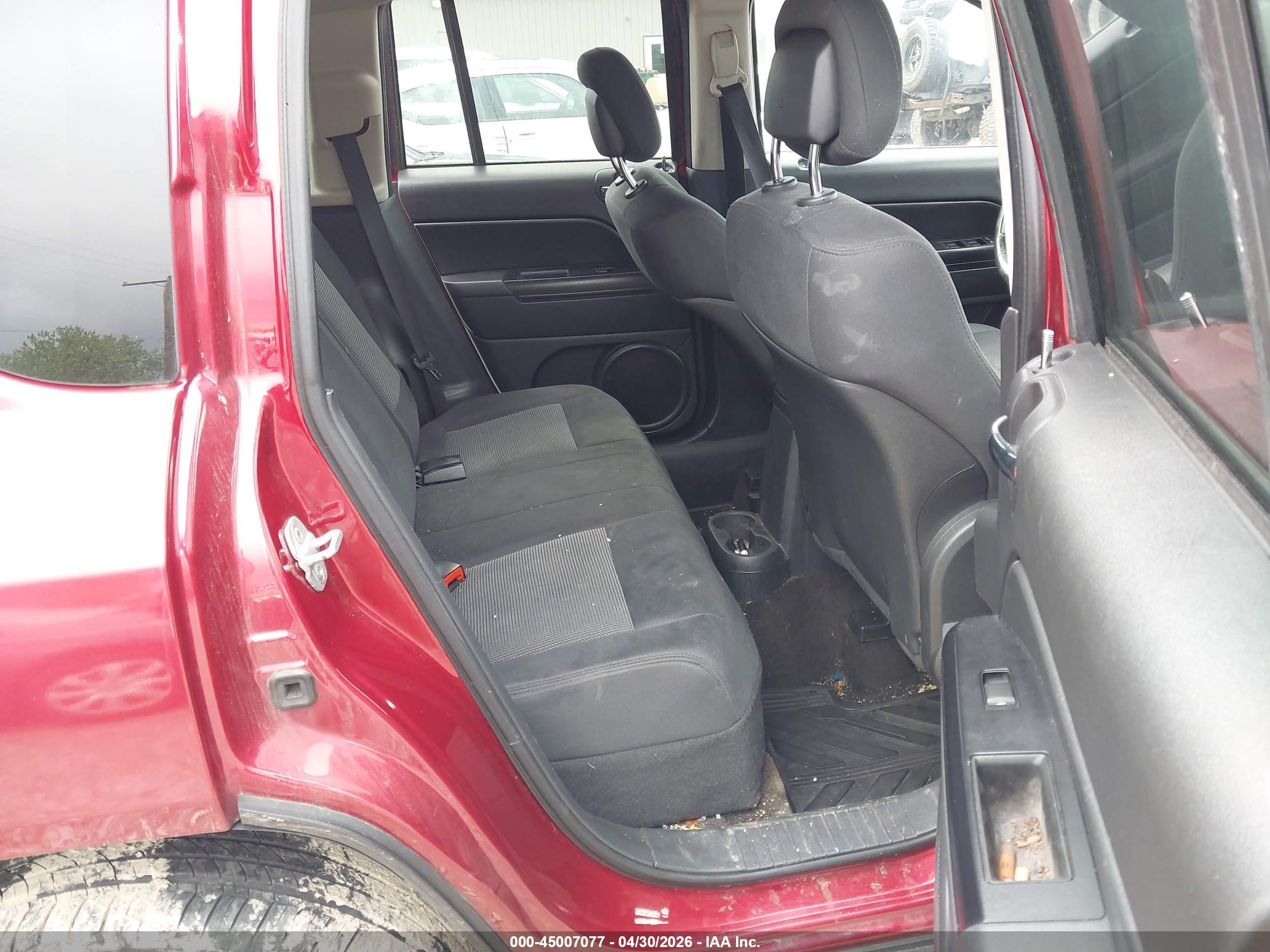2013 Jeep Compass Latitude Maroon vin: 1C4NJCEA1DD208389