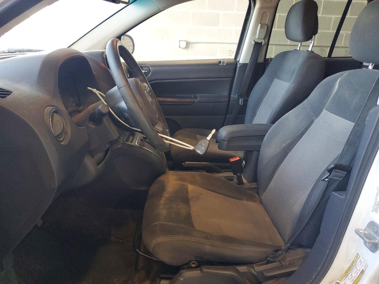 2013 Jeep Compass Latitude White vin: 1C4NJCEA1DD230117