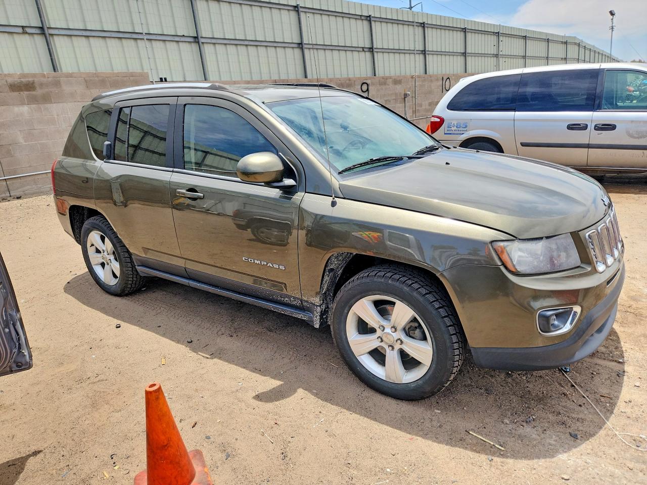 2015 Jeep Compass Latitude Green vin: 1C4NJCEA1FD191547