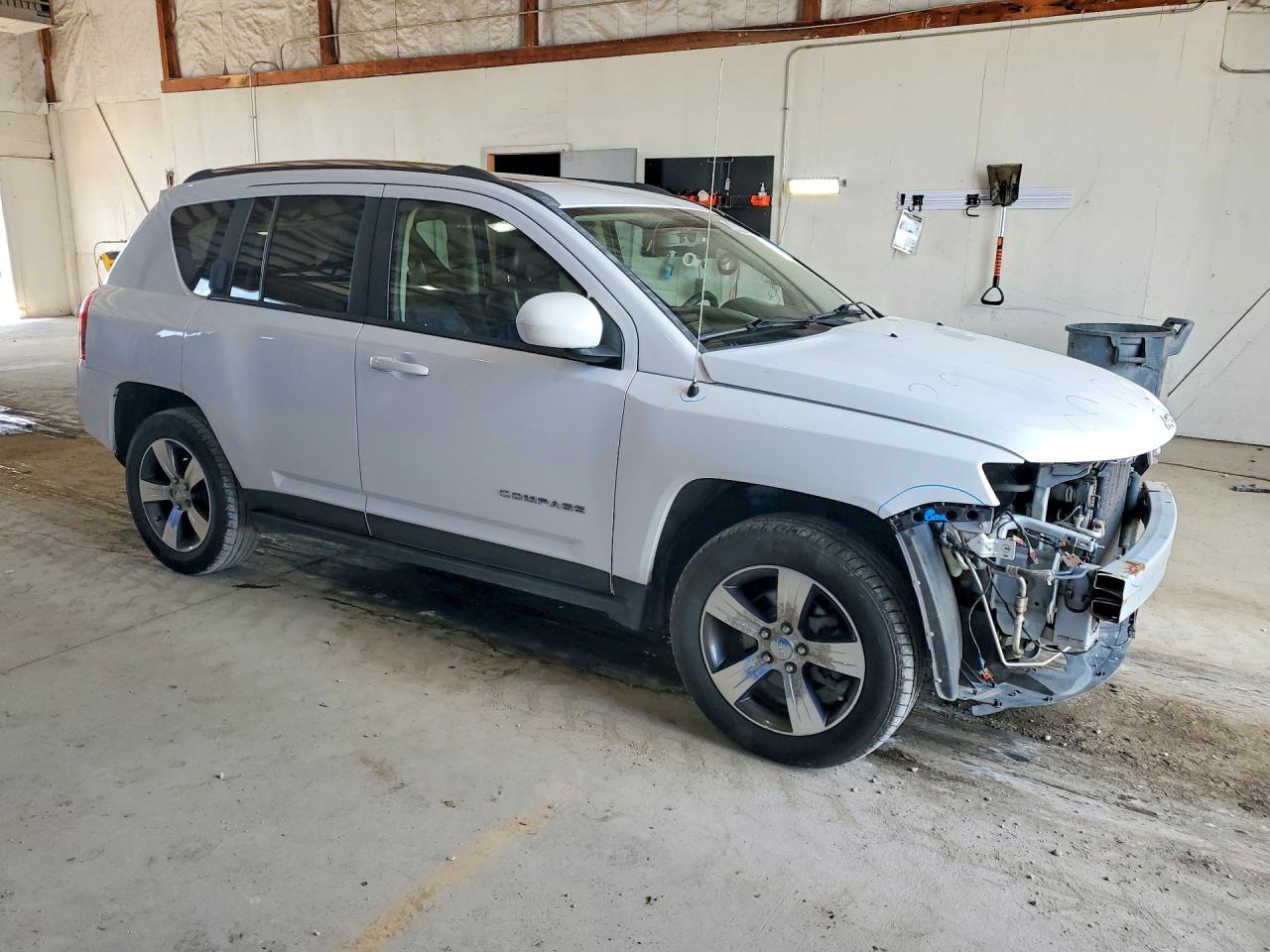 2016 Jeep Compass Latitude Белый vin: 1C4NJCEA1GD590458
