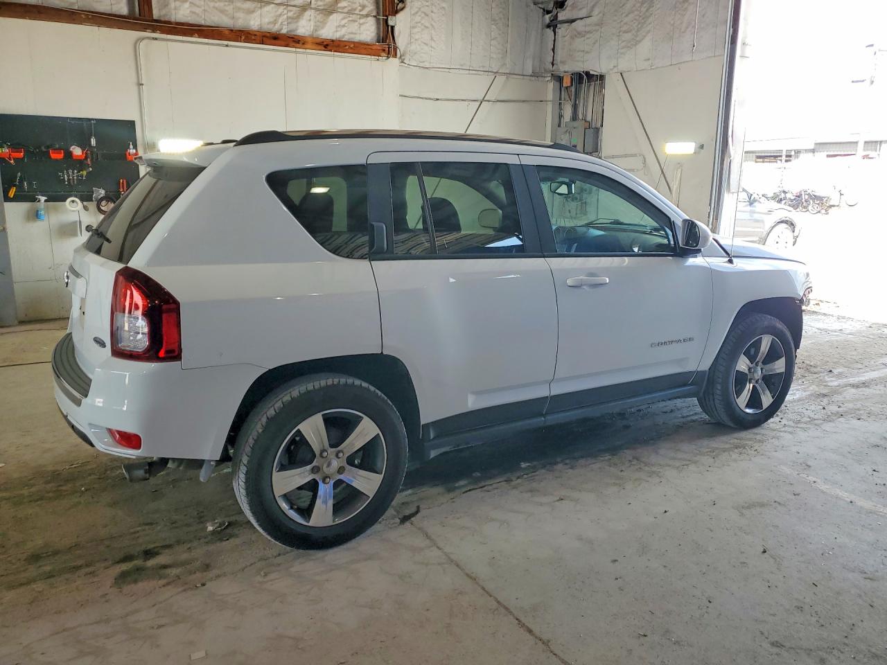 2016 Jeep Compass Latitude Белый vin: 1C4NJCEA1GD590458