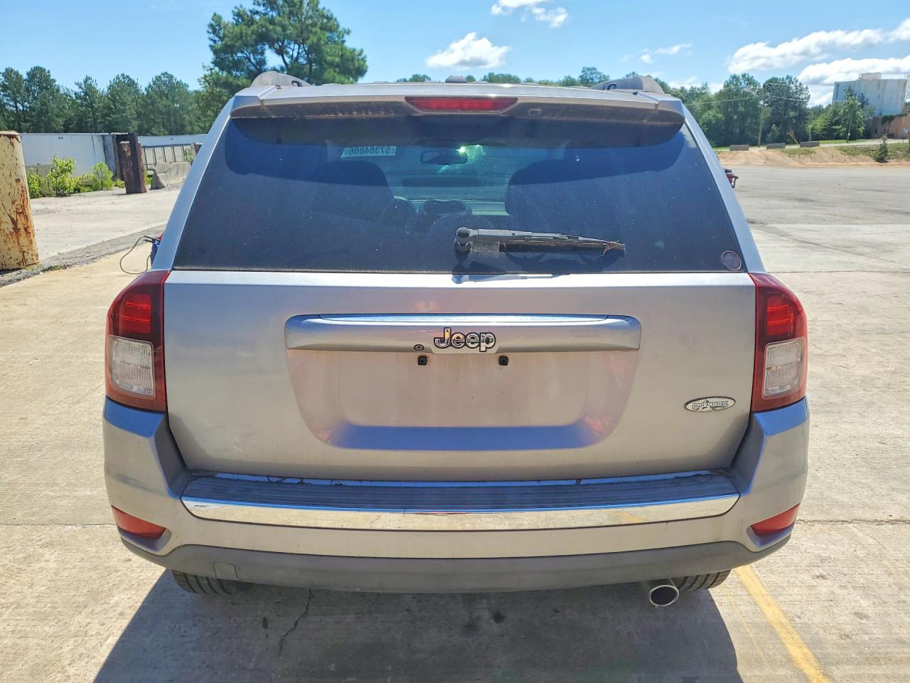 2017 Jeep Compass Latitude Silver vin: 1C4NJCEA1HD102188