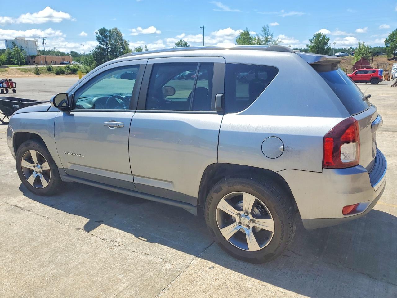 2017 Jeep Compass Latitude Silver vin: 1C4NJCEA1HD102188