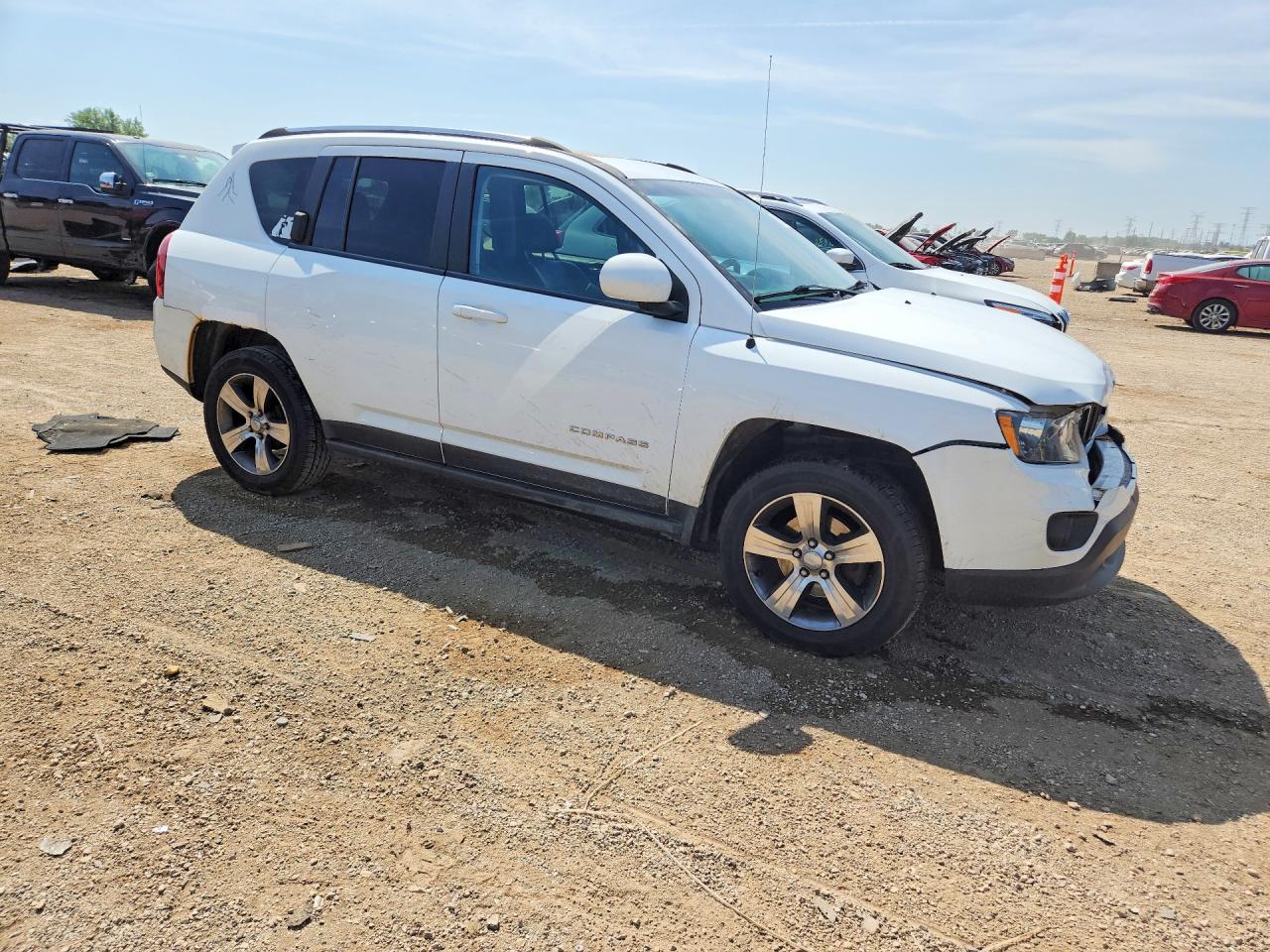 2017 Jeep Compass Latitude White vin: 1C4NJCEA1HD119668
