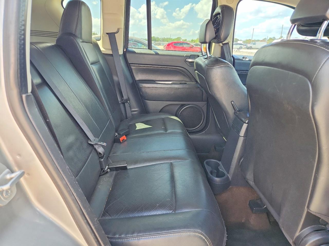 2015 Jeep Compass Latitude Silver vin: 1C4NJCEA2FD110717