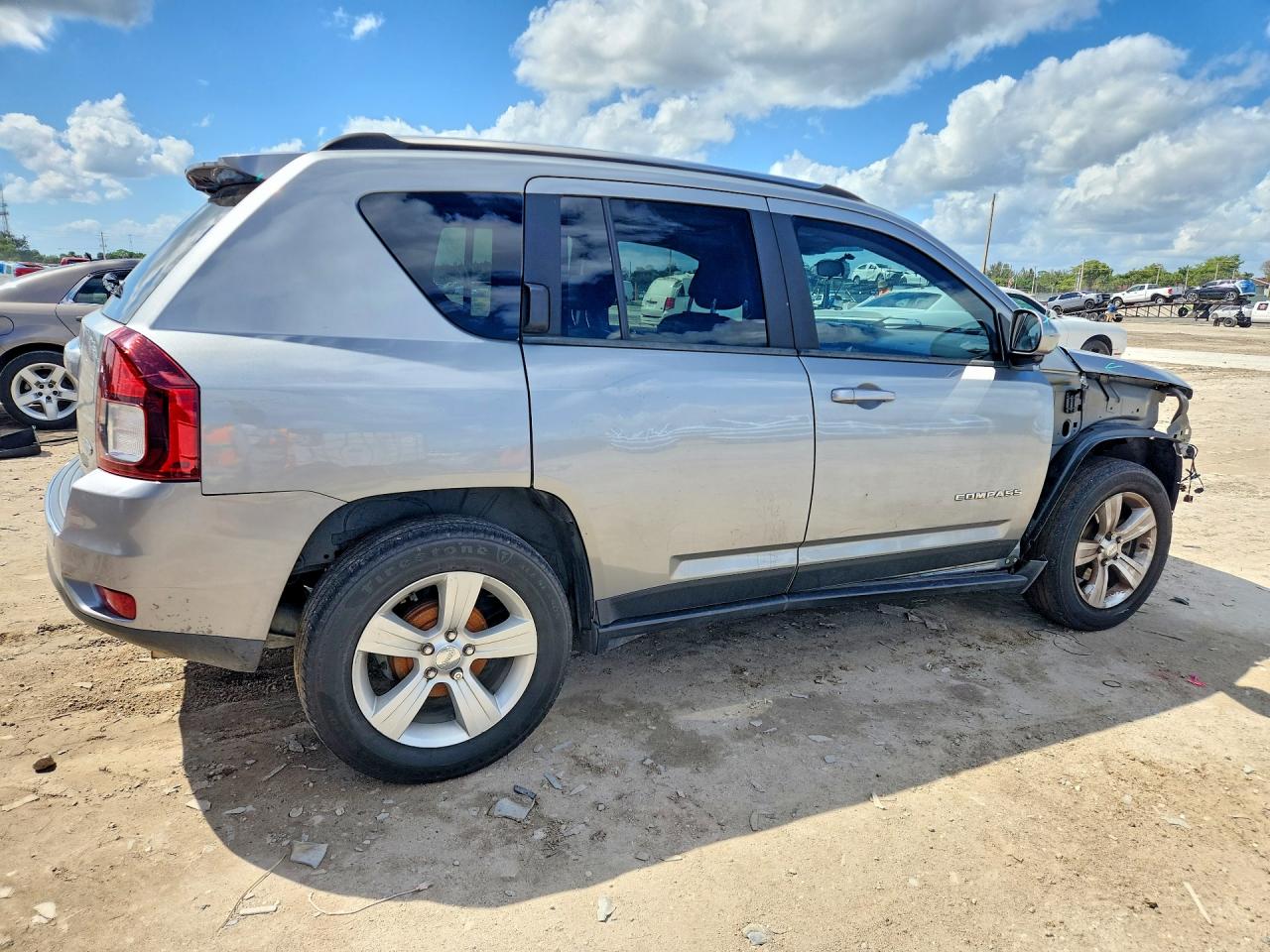 2015 Jeep Compass Latitude Silver vin: 1C4NJCEA2FD110717