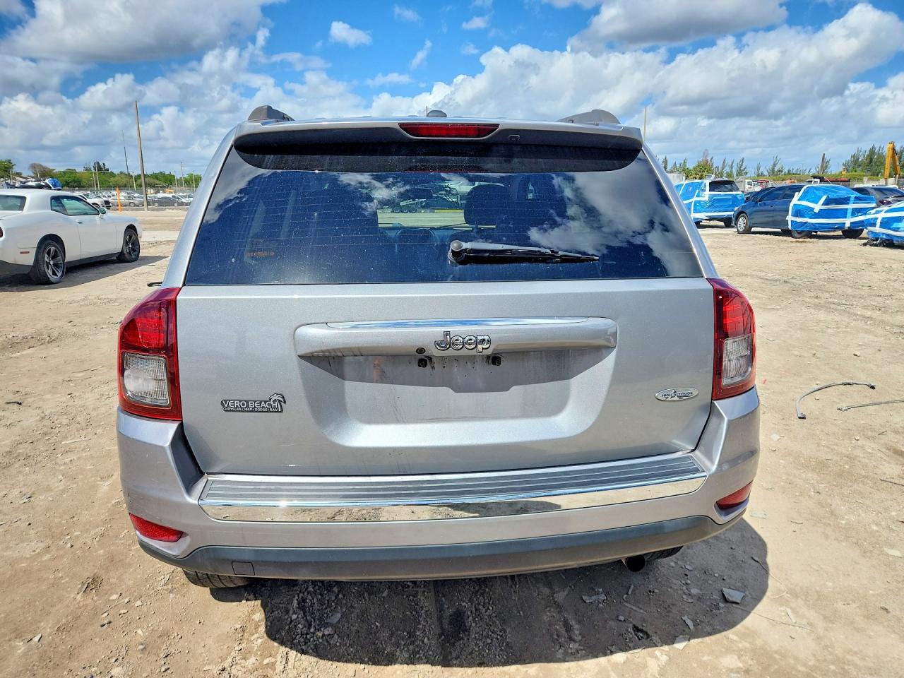 2015 Jeep Compass Latitude Silver vin: 1C4NJCEA2FD110717