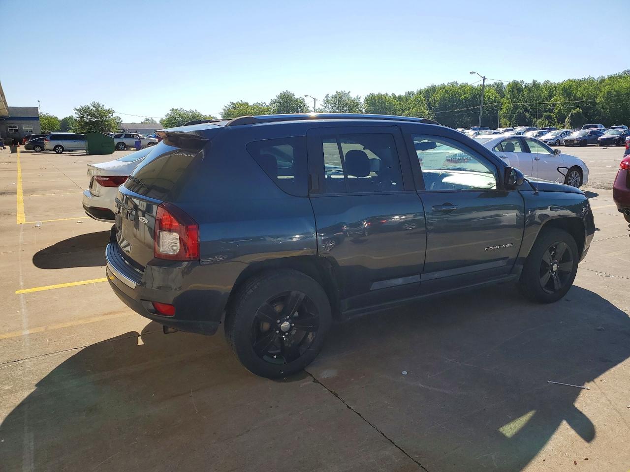 2015 Jeep Compass Latitude Gray vin: 1C4NJCEA2FD111205