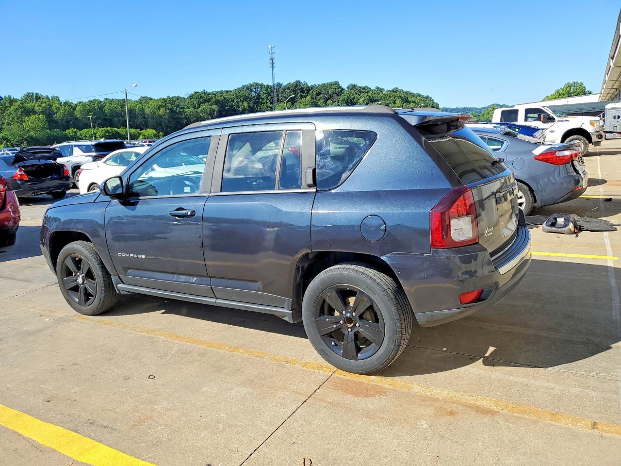 2015 Jeep Compass Latitude Gray vin: 1C4NJCEA2FD111205