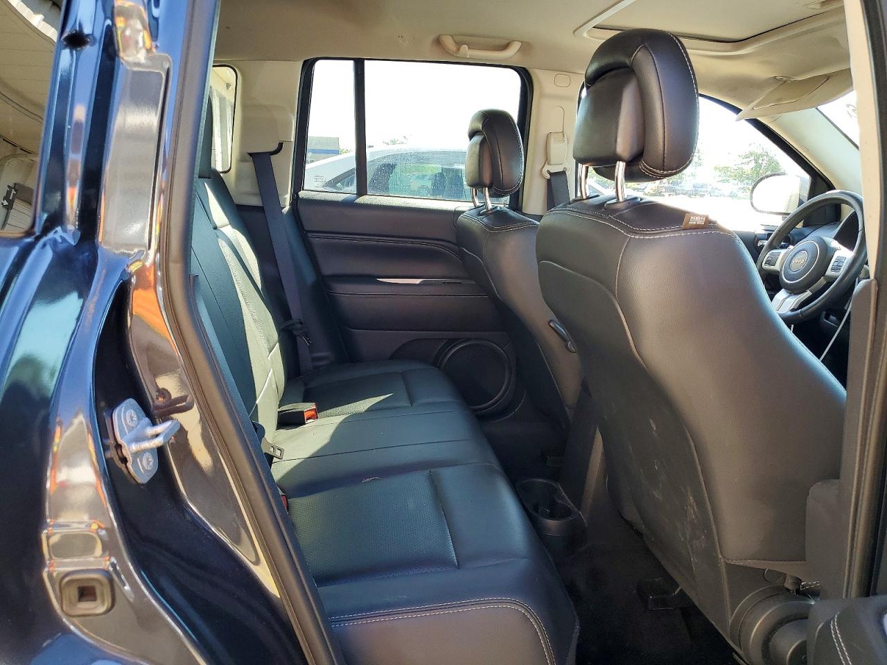 2015 Jeep Compass Latitude Gray vin: 1C4NJCEA2FD111205