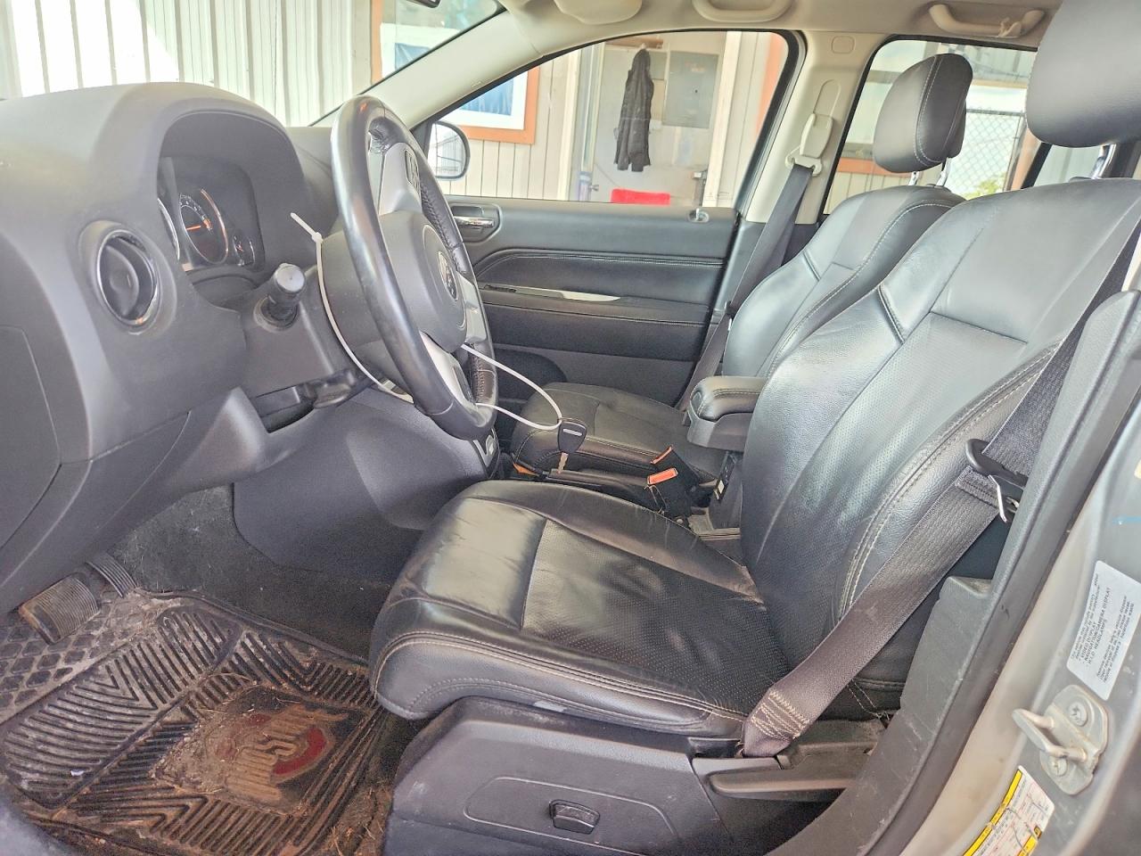 2016 Jeep Compass Latitude Silver vin: 1C4NJCEA2GD760651
