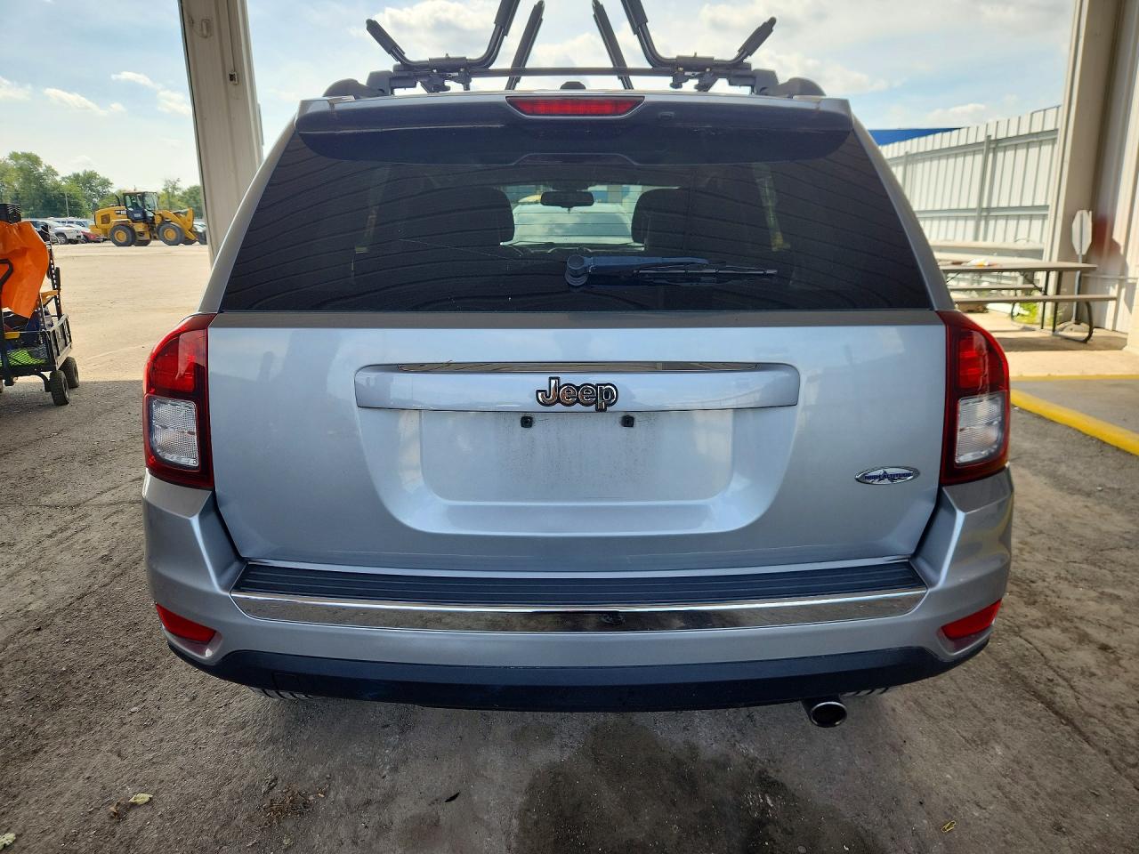 2016 Jeep Compass Latitude Silver vin: 1C4NJCEA2GD760651
