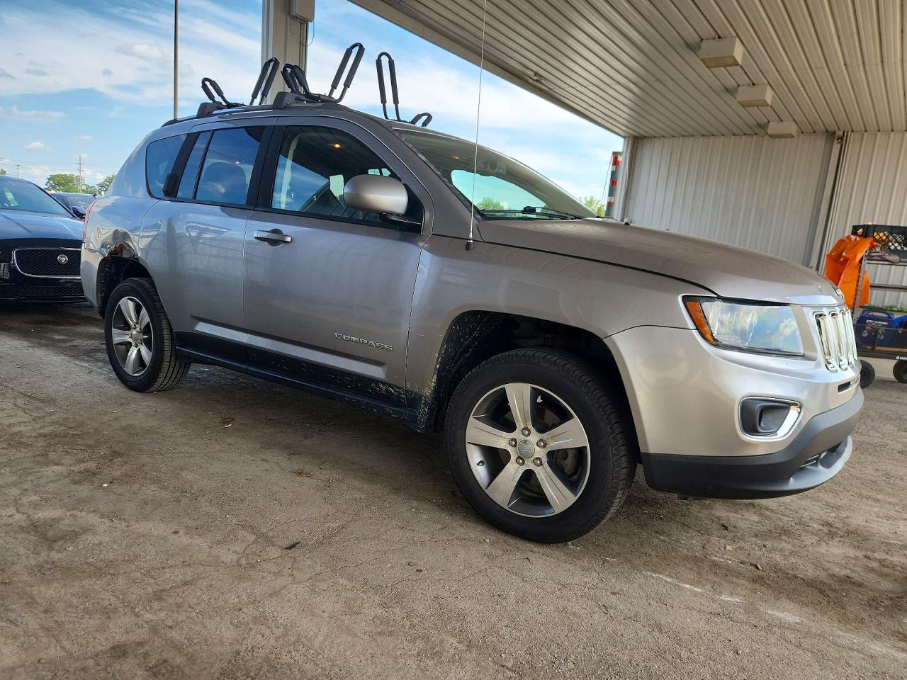 2016 Jeep Compass Latitude Silver vin: 1C4NJCEA2GD760651