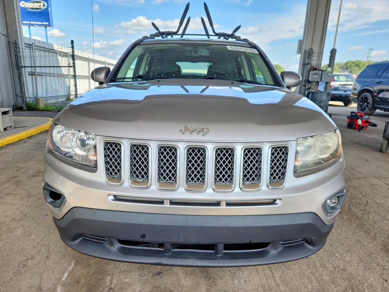 2016 Jeep Compass Latitude Silver vin: 1C4NJCEA2GD760651