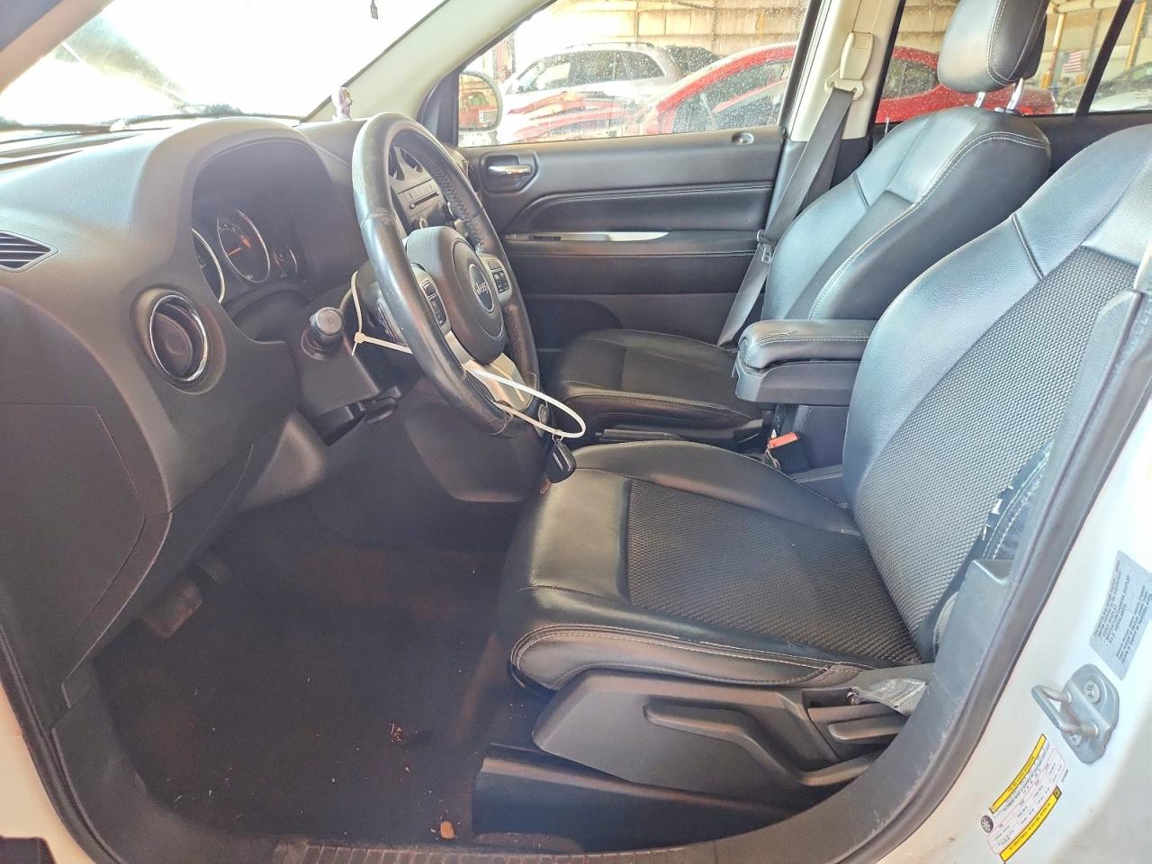 2016 Jeep Compass Latitude Белый vin: 1C4NJCEA2GD769589