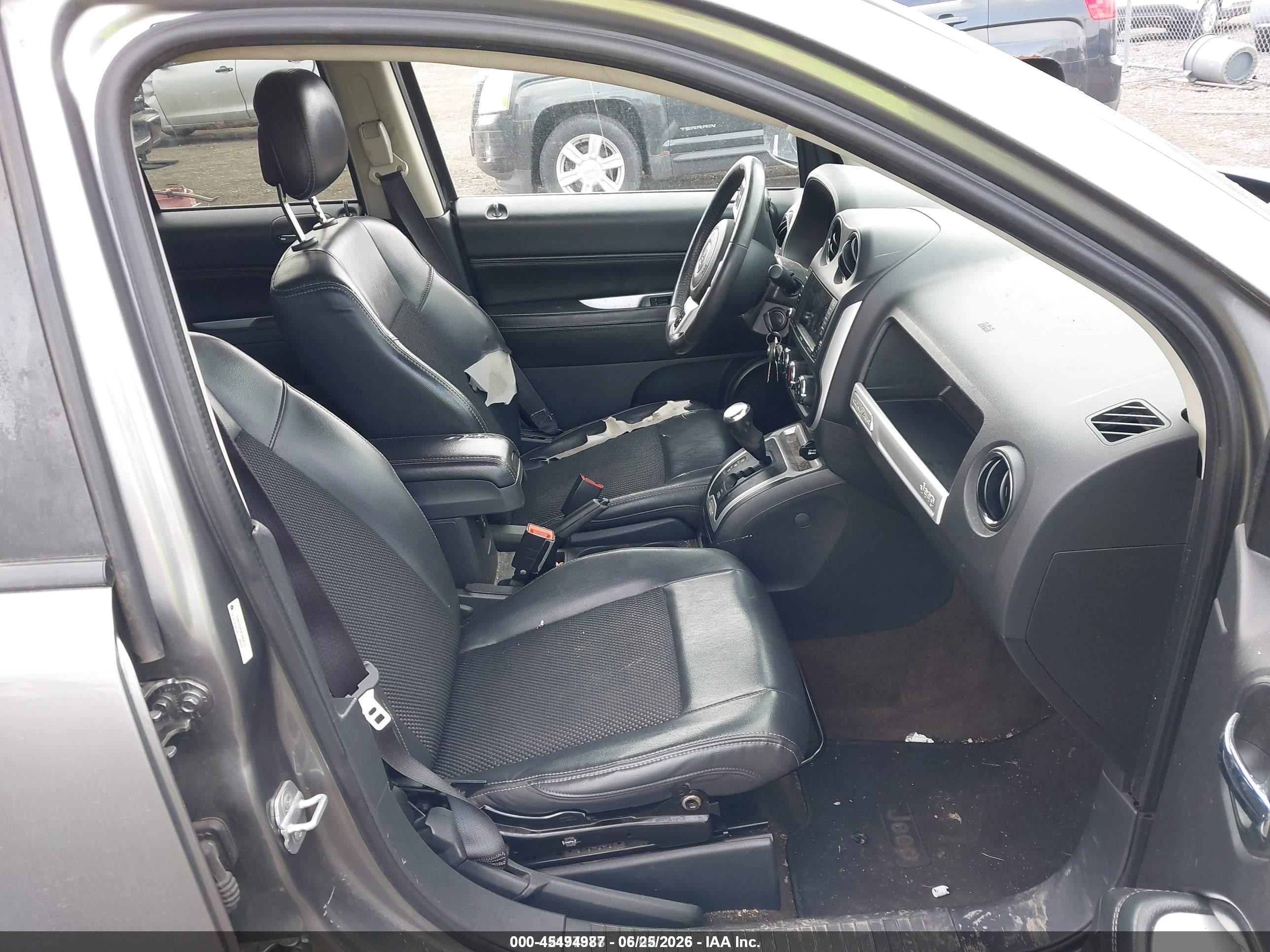 2014 Jeep Compass Latitude Gray vin: 1C4NJCEA3ED604275