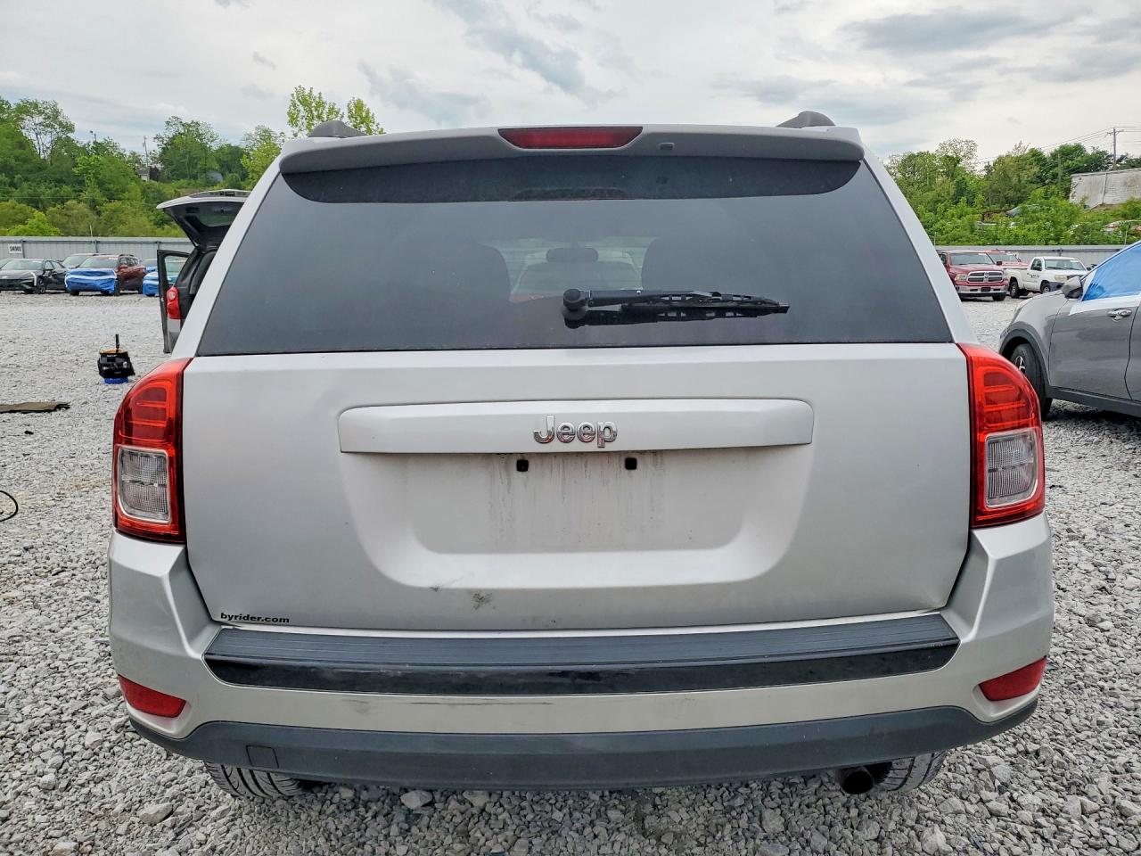 2013 Jeep Compass Latitude Silver vin: 1C4NJCEA4DD218480