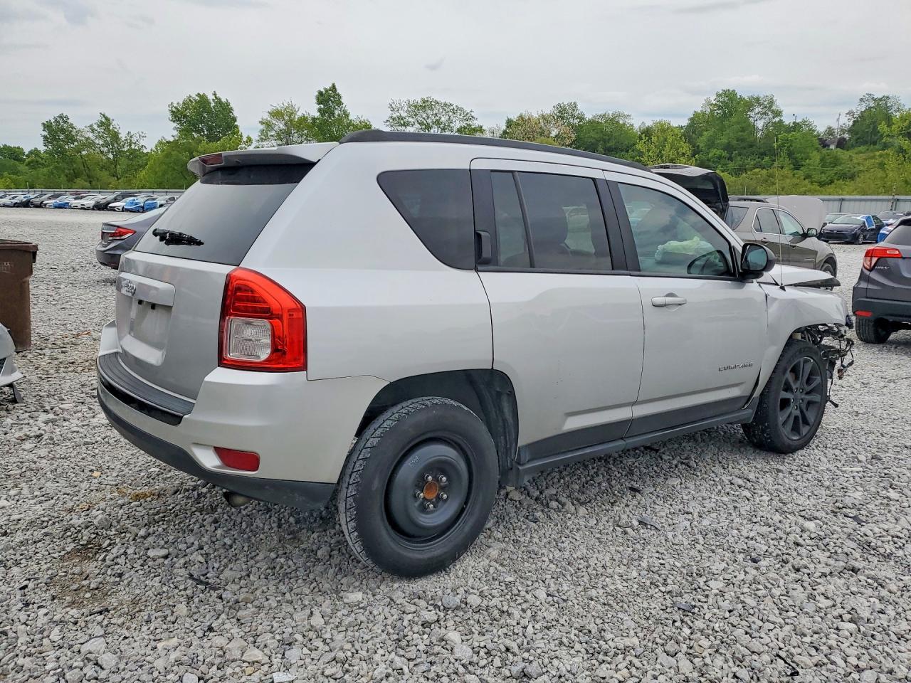 2013 Jeep Compass Latitude Silver vin: 1C4NJCEA4DD218480