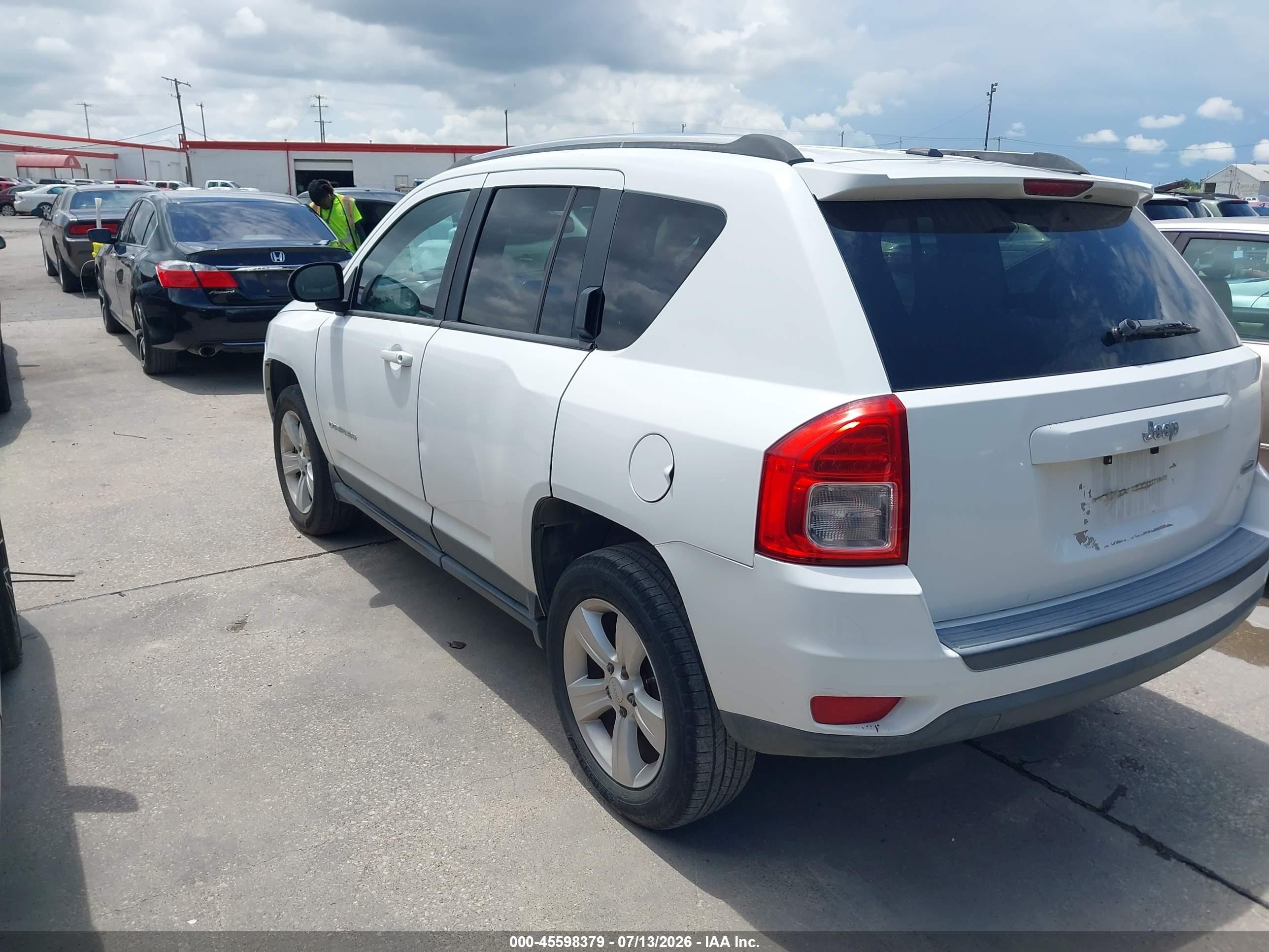 2013 Jeep Compass Latitude Белый vin: 1C4NJCEA4DD250961