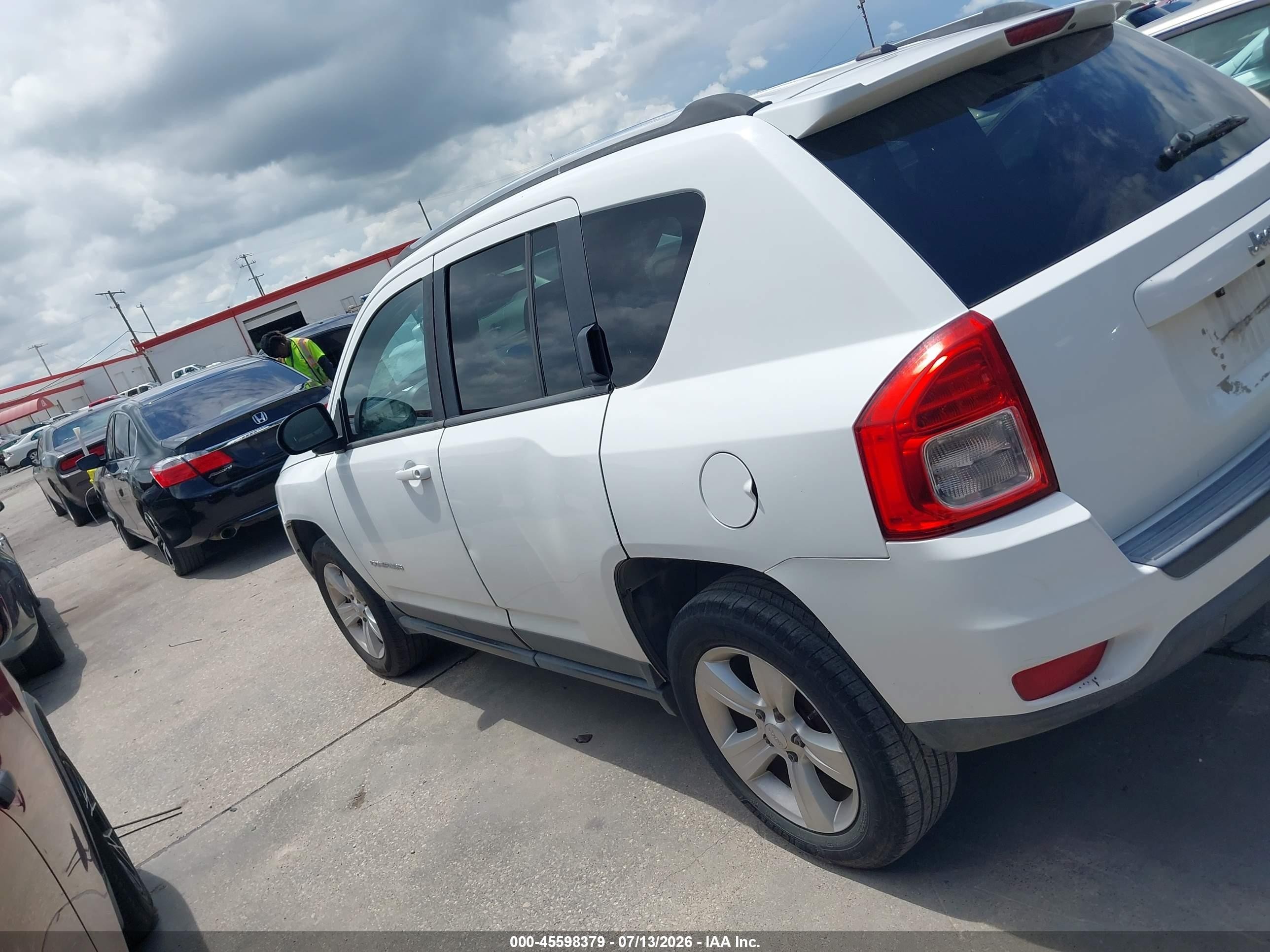 2013 Jeep Compass Latitude Белый vin: 1C4NJCEA4DD250961